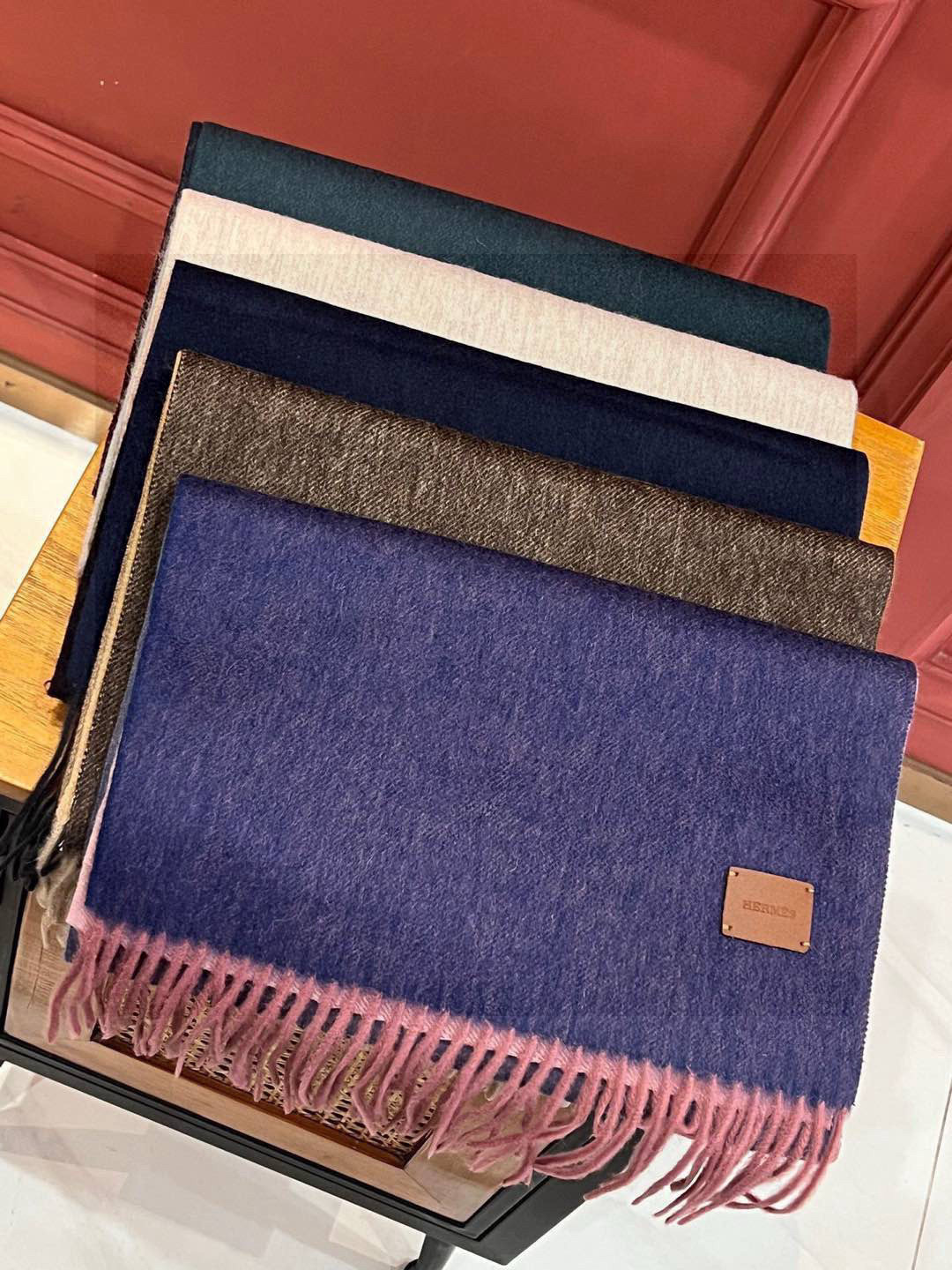 Elegant Two-Tone Gradient Cashmere Scarf with Fringe - 32 x 190 cm 13 i1751639116657 3589 0 11