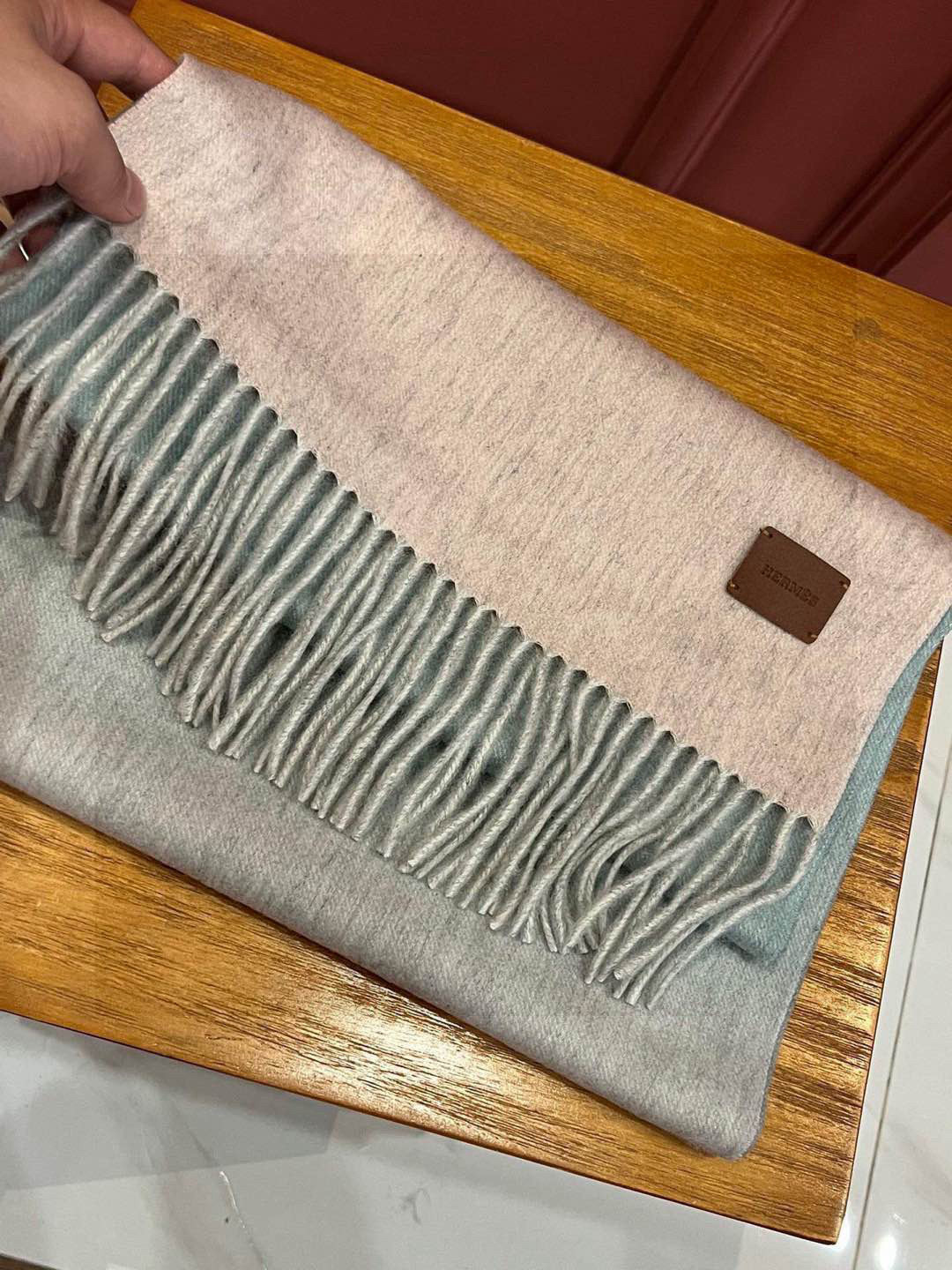 Elegant Two-Tone Gradient Cashmere Scarf with Fringe - 32 x 190 cm 6 i1751639119643 8215 0 4
