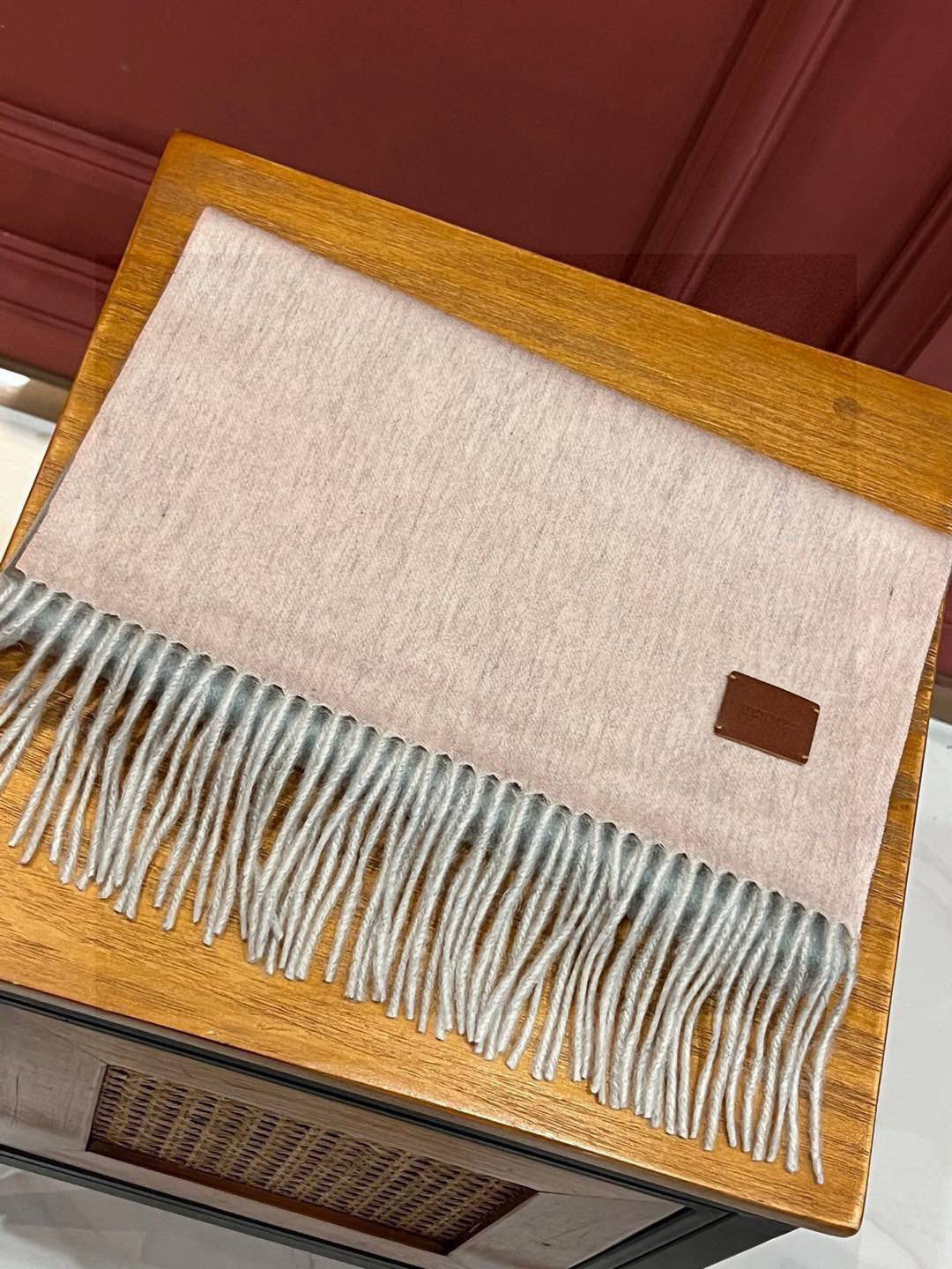 Elegant Two-Tone Gradient Cashmere Scarf with Fringe - 32 x 190 cm 5 i1751639119647 708 0 3