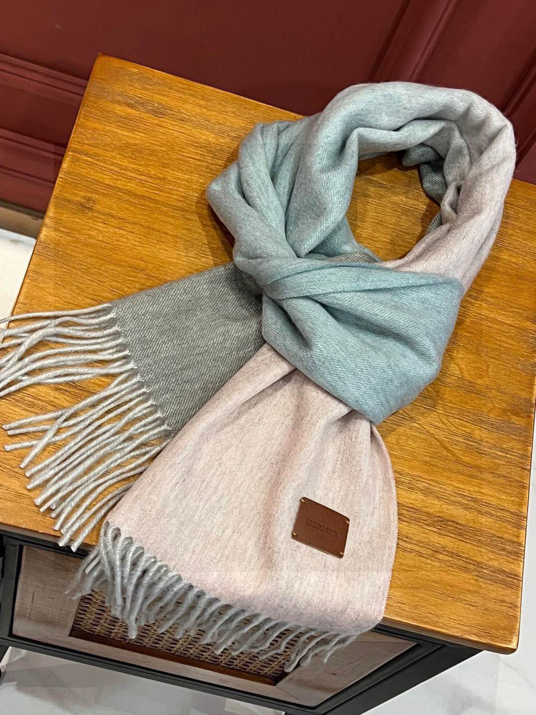 Elegant Two-Tone Gradient Cashmere Scarf with Fringe - 32 x 190 cm 12 i1751639119647 7734 0 10