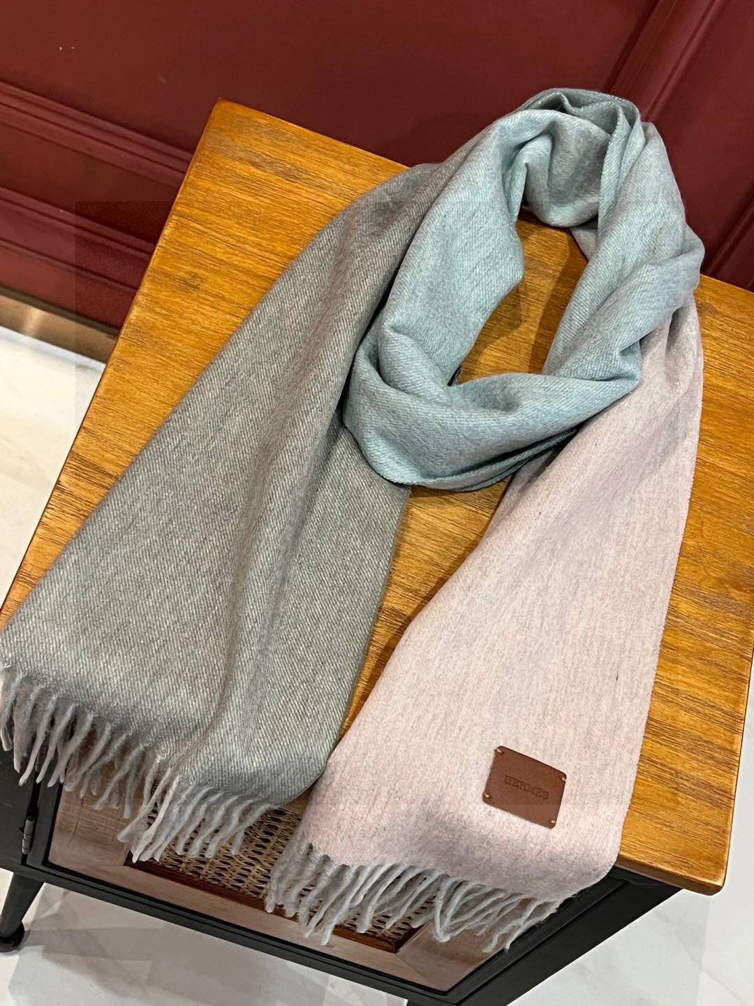Elegant Two-Tone Gradient Cashmere Scarf with Fringe - 32 x 190 cm 11 i1751639121119 6825 0 9