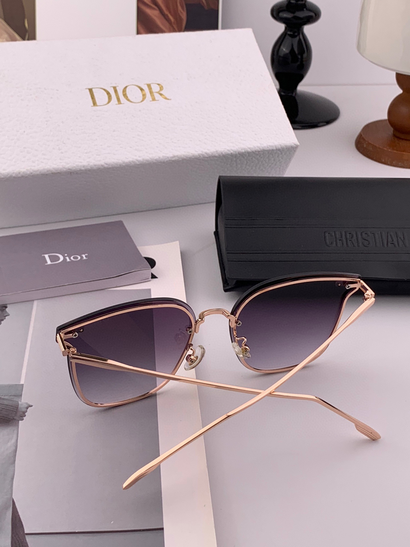   DIOR 2025新款女士方框太阳眼镜 开车墨镜 新款金属无框太阳镜  时尚大方 舒适轻盈 精致奢华