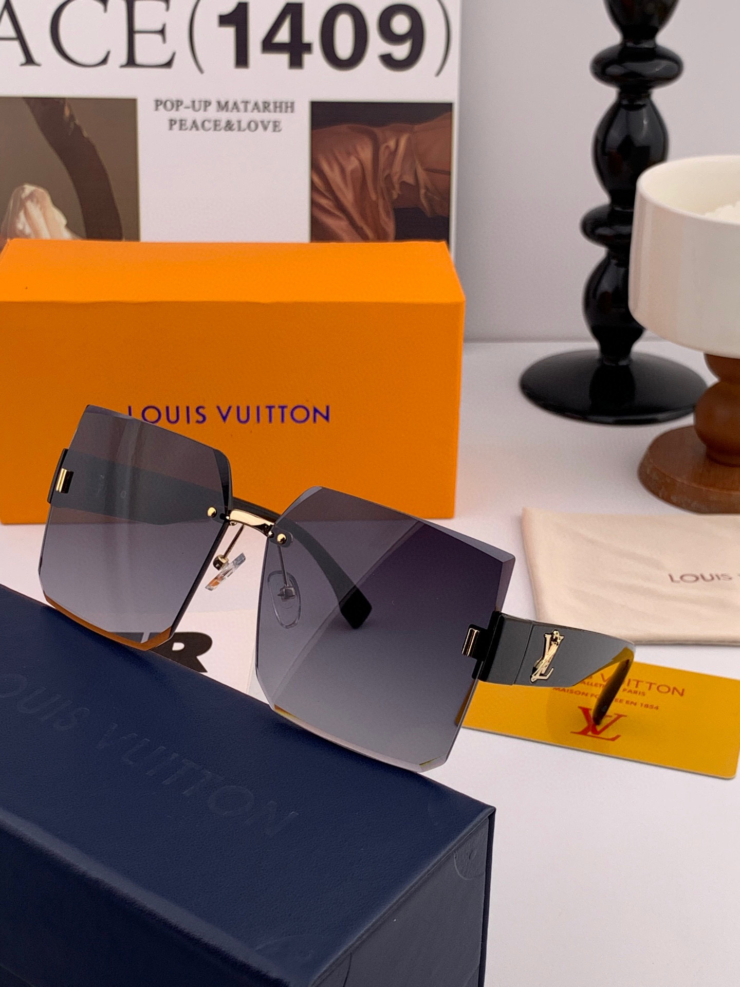  LV  2025开春新款  潮流爆款 时尚方框太阳镜 高品质 佩戴舒适 网红潮款墨镜 型号L50217