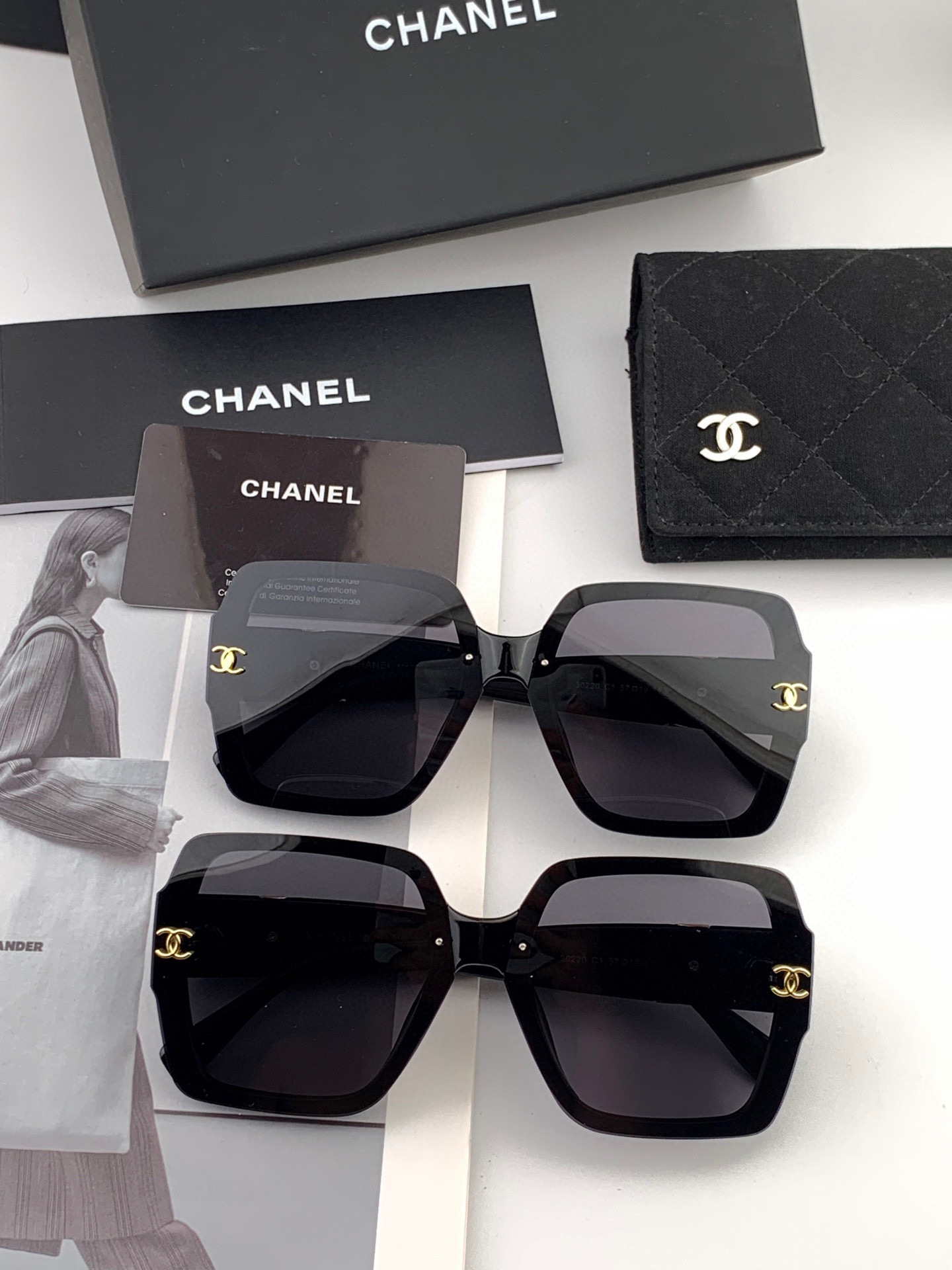    新品CHANEL 香奈儿太阳镜以独特魅力和前卫风格诠释春夏最新眼镜，质感超好佩带舒适 型号：CH8