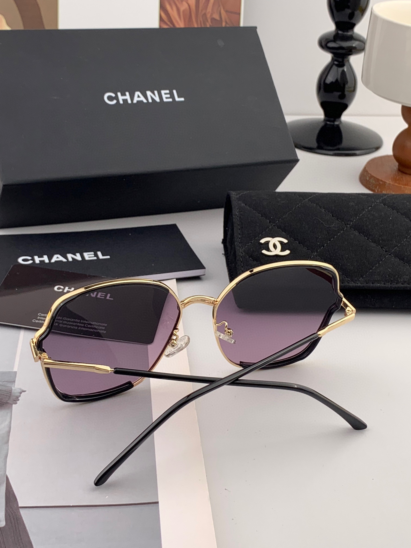   新品CHANEL 香奈儿太阳镜以独特魅力和前卫风格诠释春夏最新眼镜，质感超好佩带舒适 型号：CH83