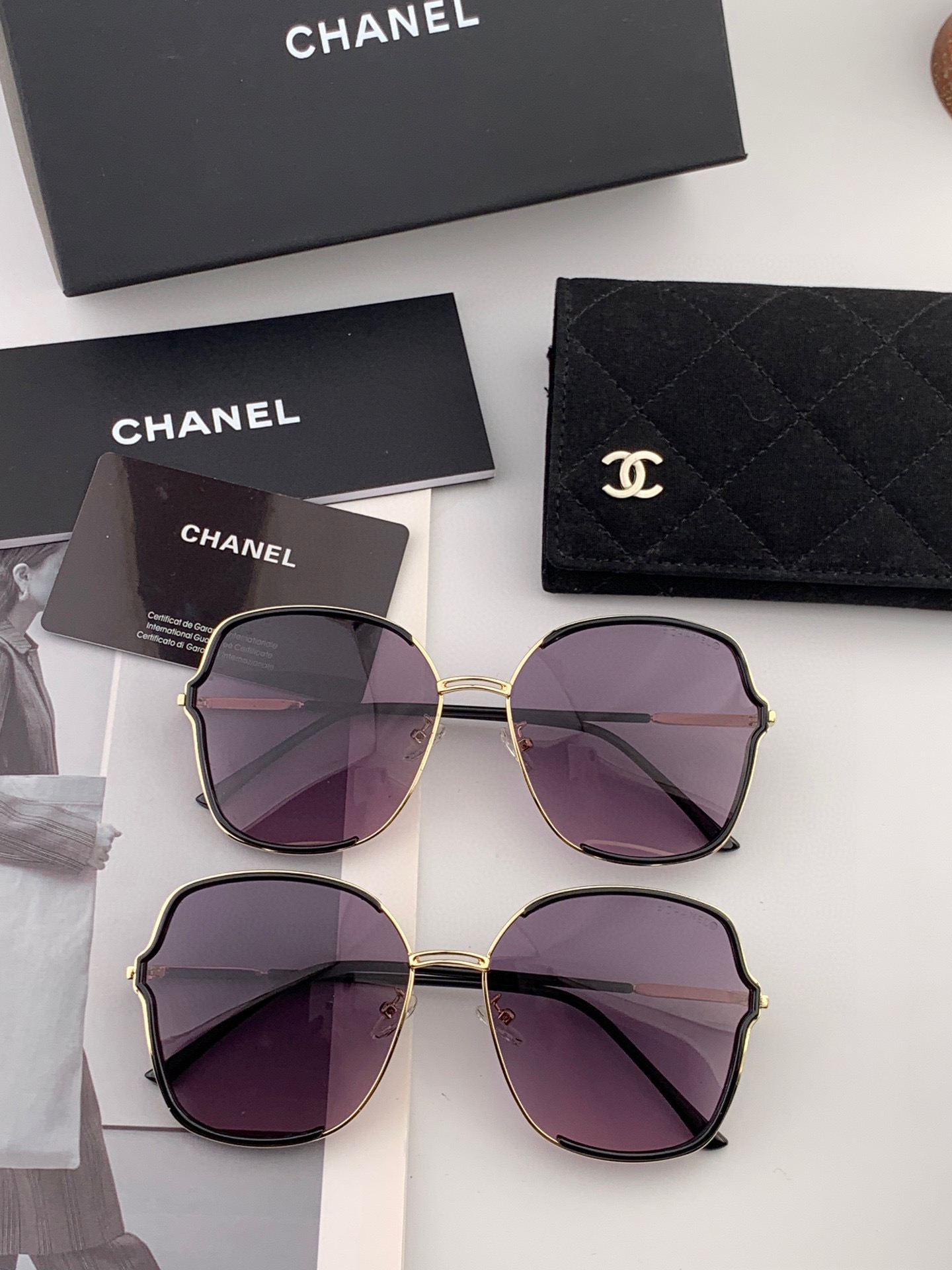   新品CHANEL 香奈儿太阳镜以独特魅力和前卫风格诠释春夏最新眼镜，质感超好佩带舒适 型号：CH83
