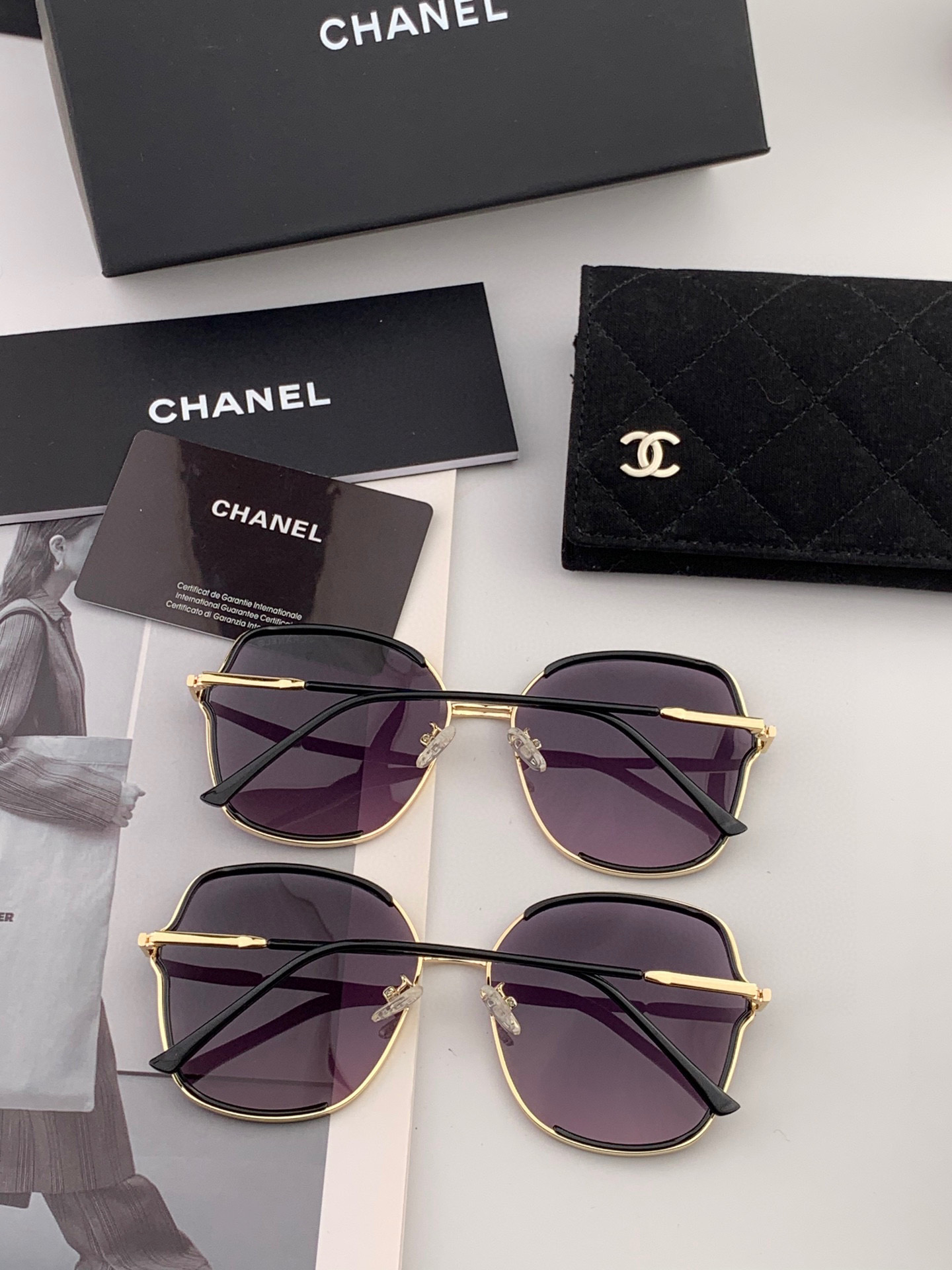   新品CHANEL 香奈儿太阳镜以独特魅力和前卫风格诠释春夏最新眼镜，质感超好佩带舒适 型号：CH83