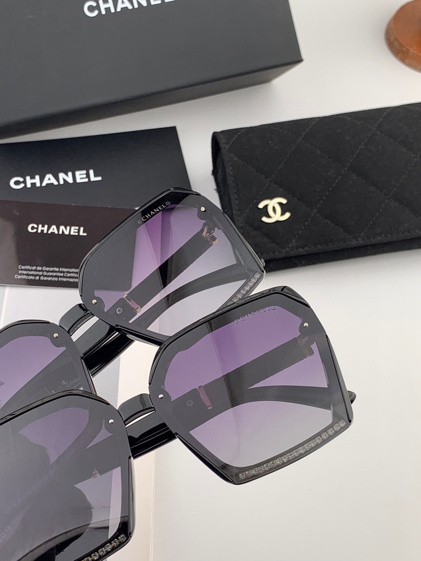  【CHANEL】香奈儿 2025新款潮流爆款 时尚方框太阳镜 佩戴舒适 网红潮款墨镜  ♥️♥️型号：