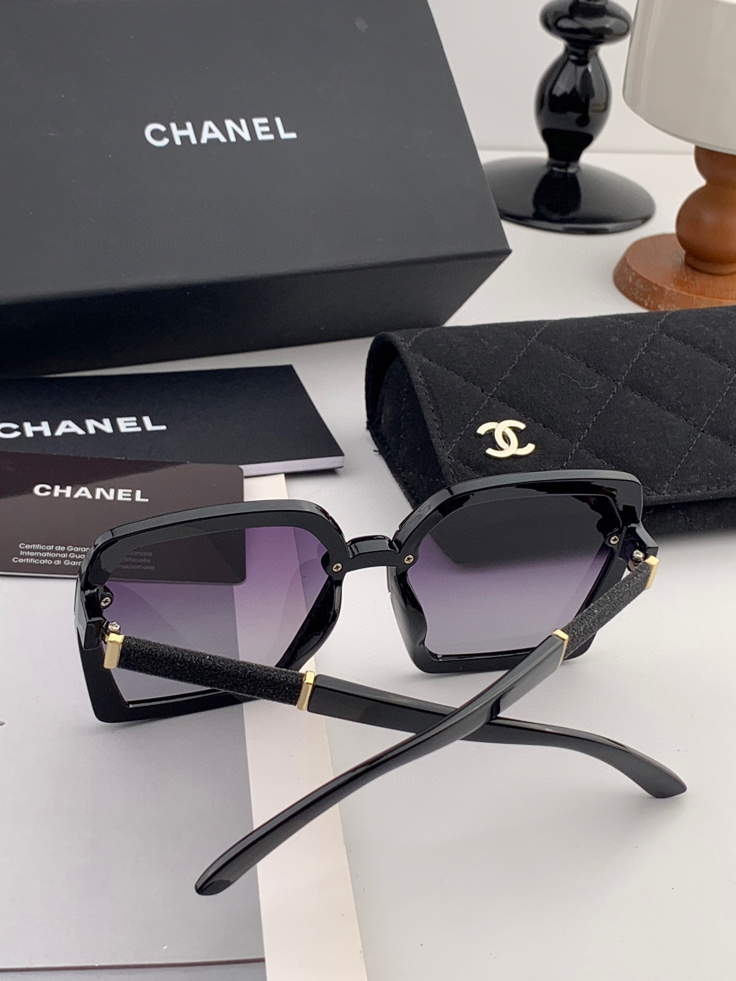  【CHANEL】香奈儿 2025新款潮流爆款 时尚方框太阳镜 佩戴舒适 网红潮款墨镜  ♥️♥️型号：