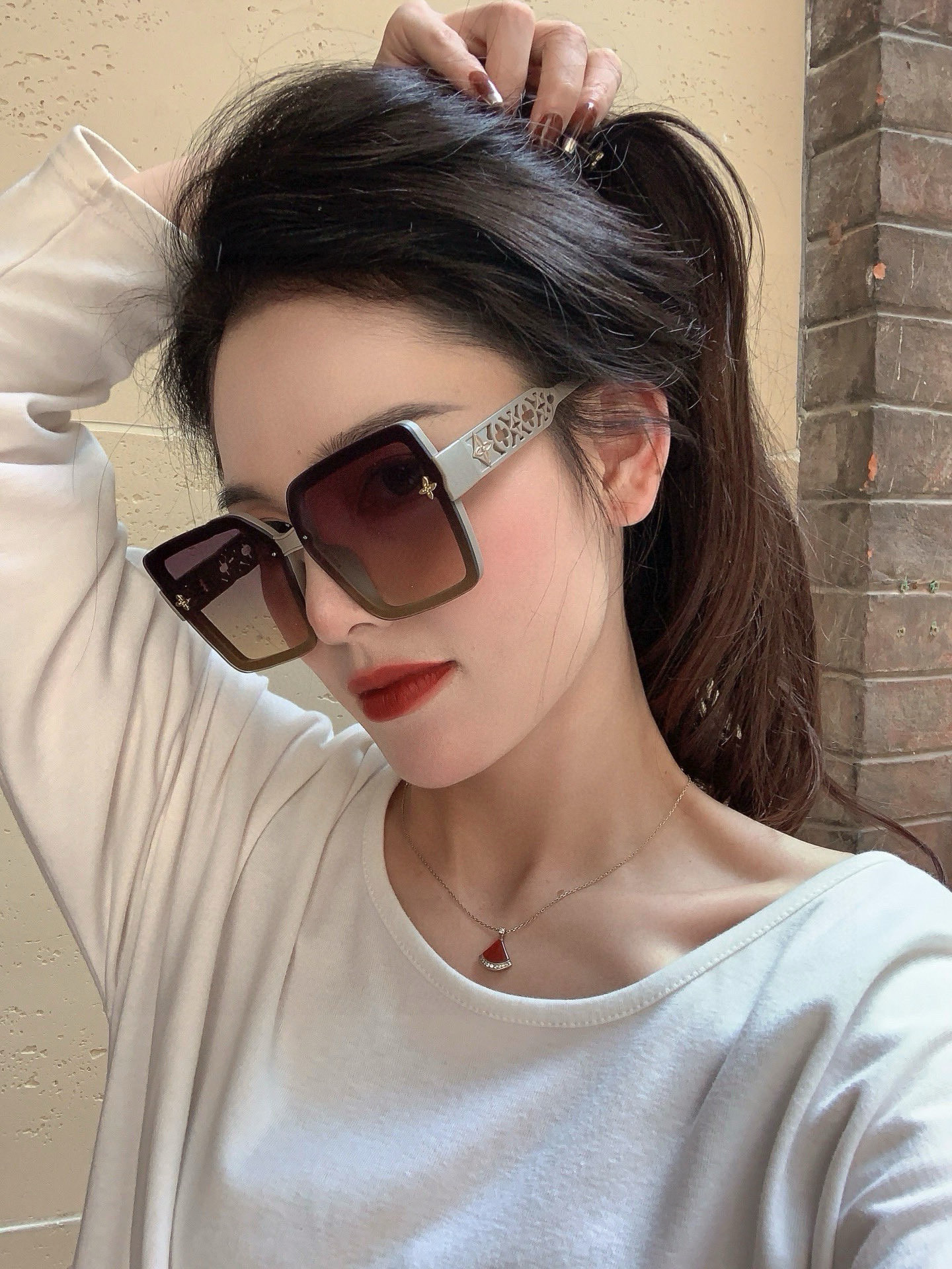   LV 太阳镜潮品官网模特同款 玫瑰玫瑰四叶草🍀精致个性设计简约时尚 高品质值得拥有绝对潮爆整个夏季 