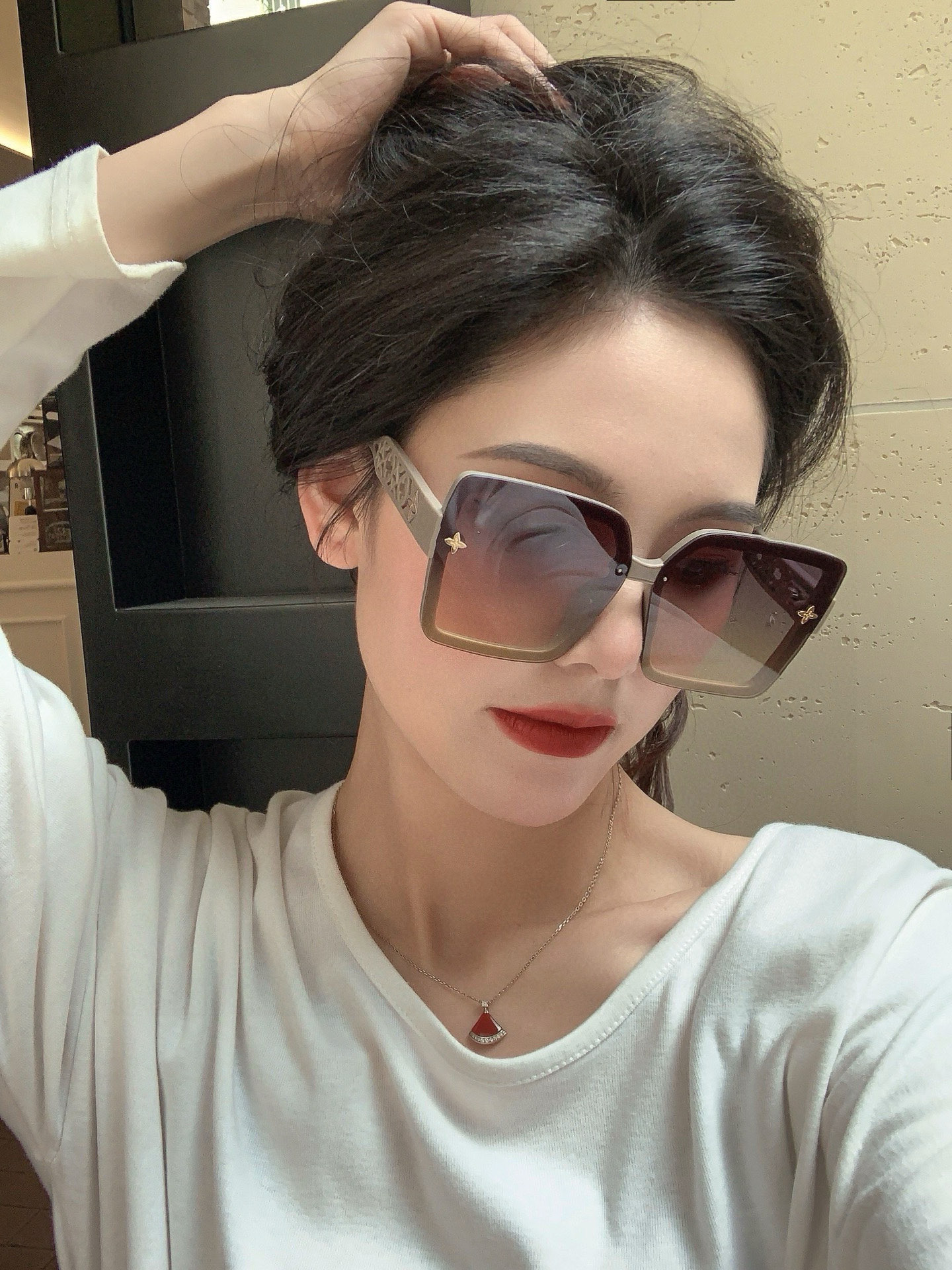   LV 太阳镜潮品官网模特同款 玫瑰玫瑰四叶草🍀精致个性设计简约时尚 高品质值得拥有绝对潮爆整个夏季 
