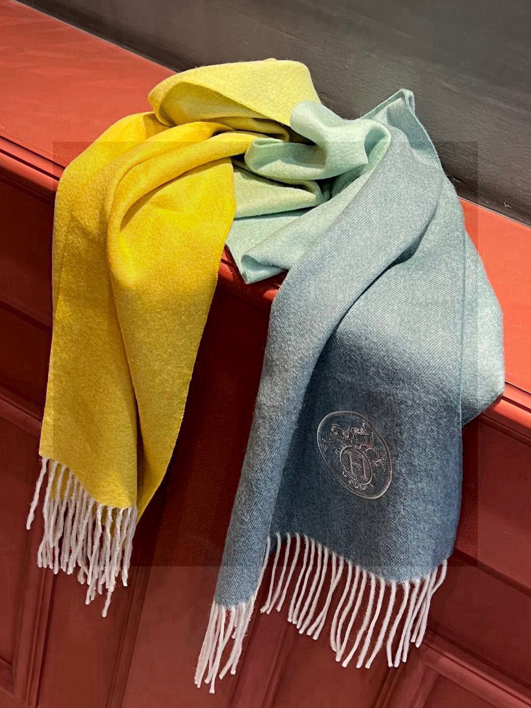 Stylish Multicolor Gradient Cashmere Scarf, Soft & Warm Winter Shawl 32*190cm 9 i1751814375766 546 0 7