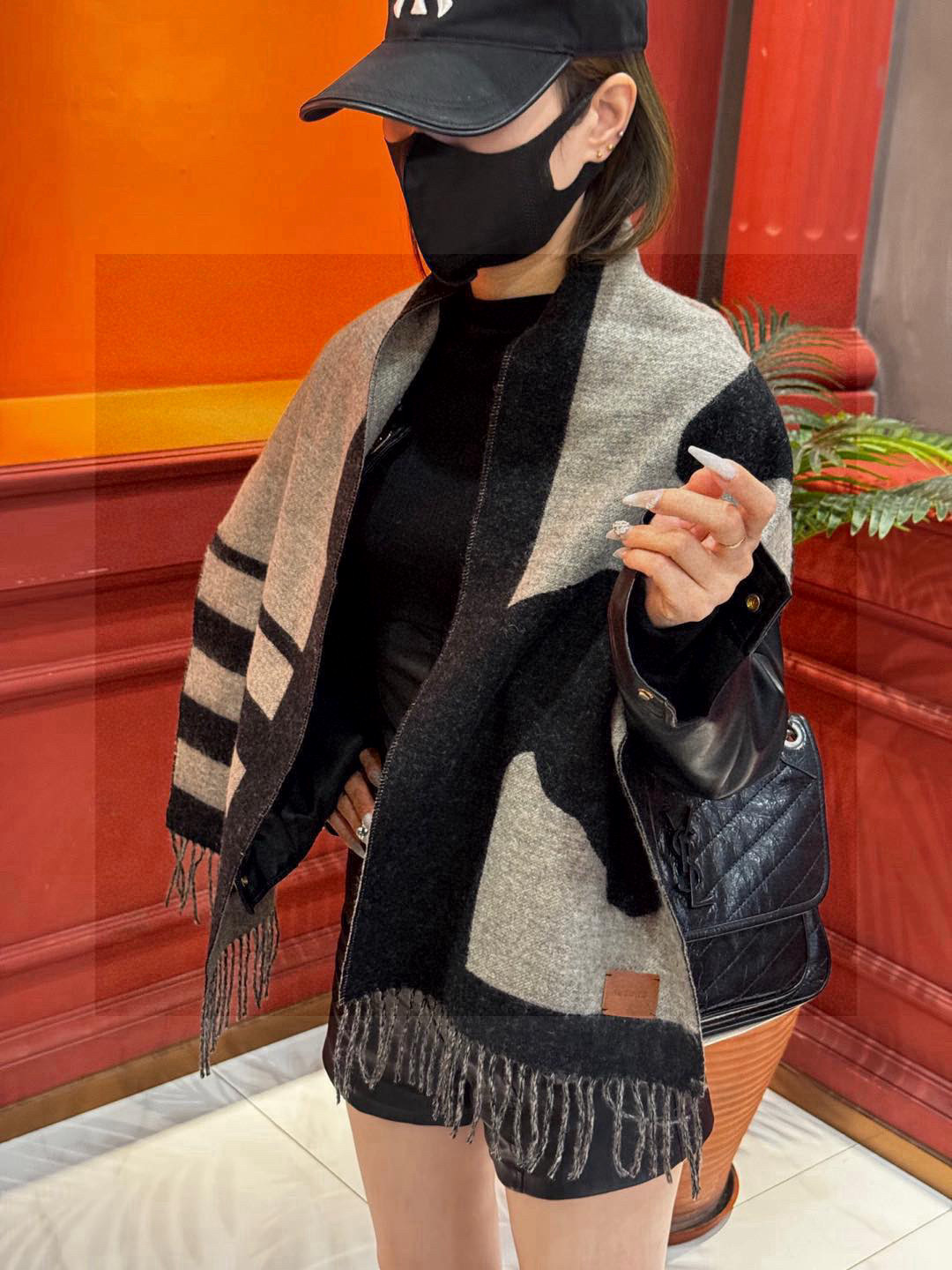 Elegante Bufanda Hermes Entrelacs Equestres de Lana y Seda con Diseño Jacquard