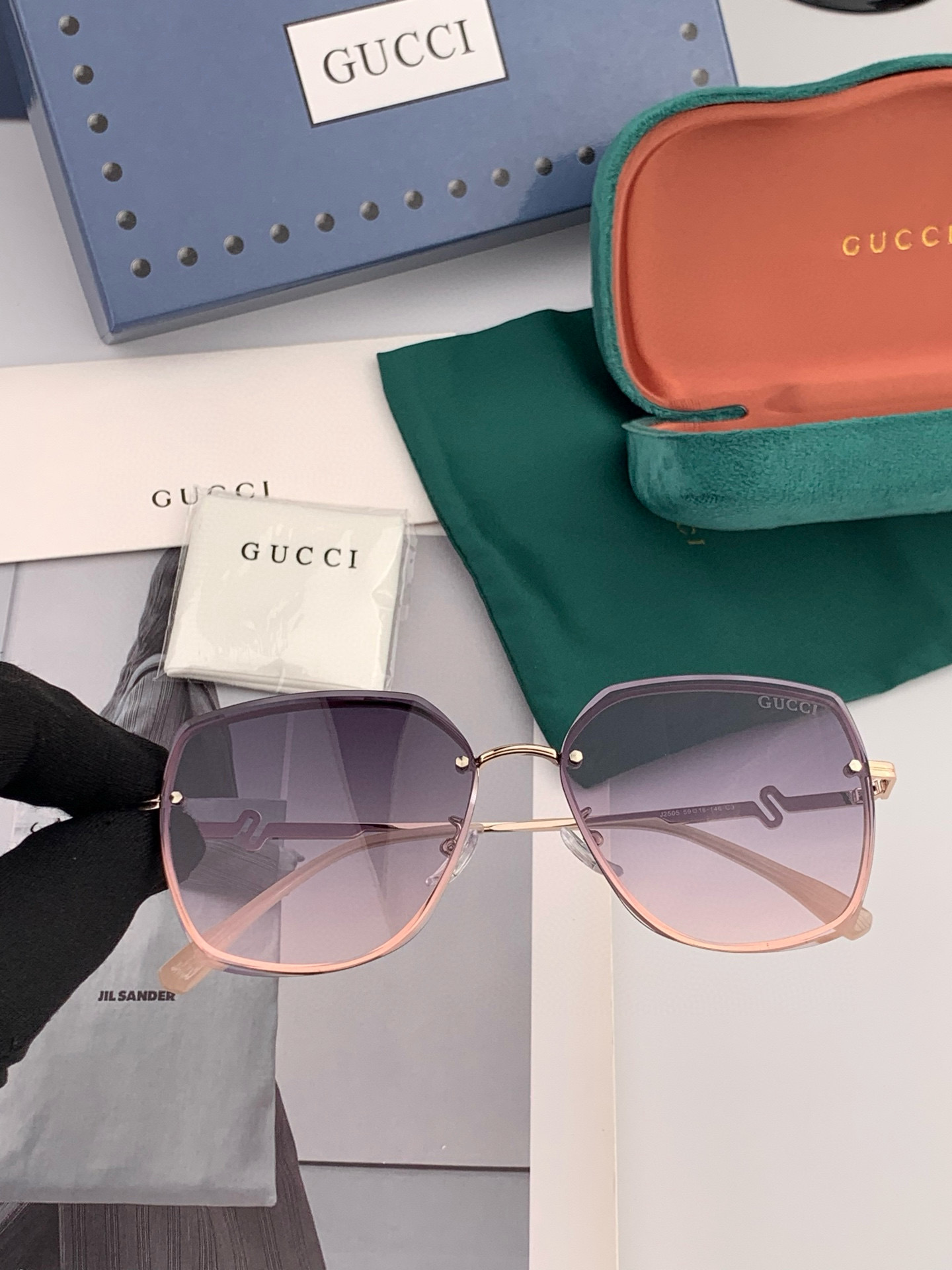  GUCCI 2025开春新款 最新款无框太阳镜 各路网红纷纷带起气场满分‼️ 俏皮甜美.上脸效果更佳.