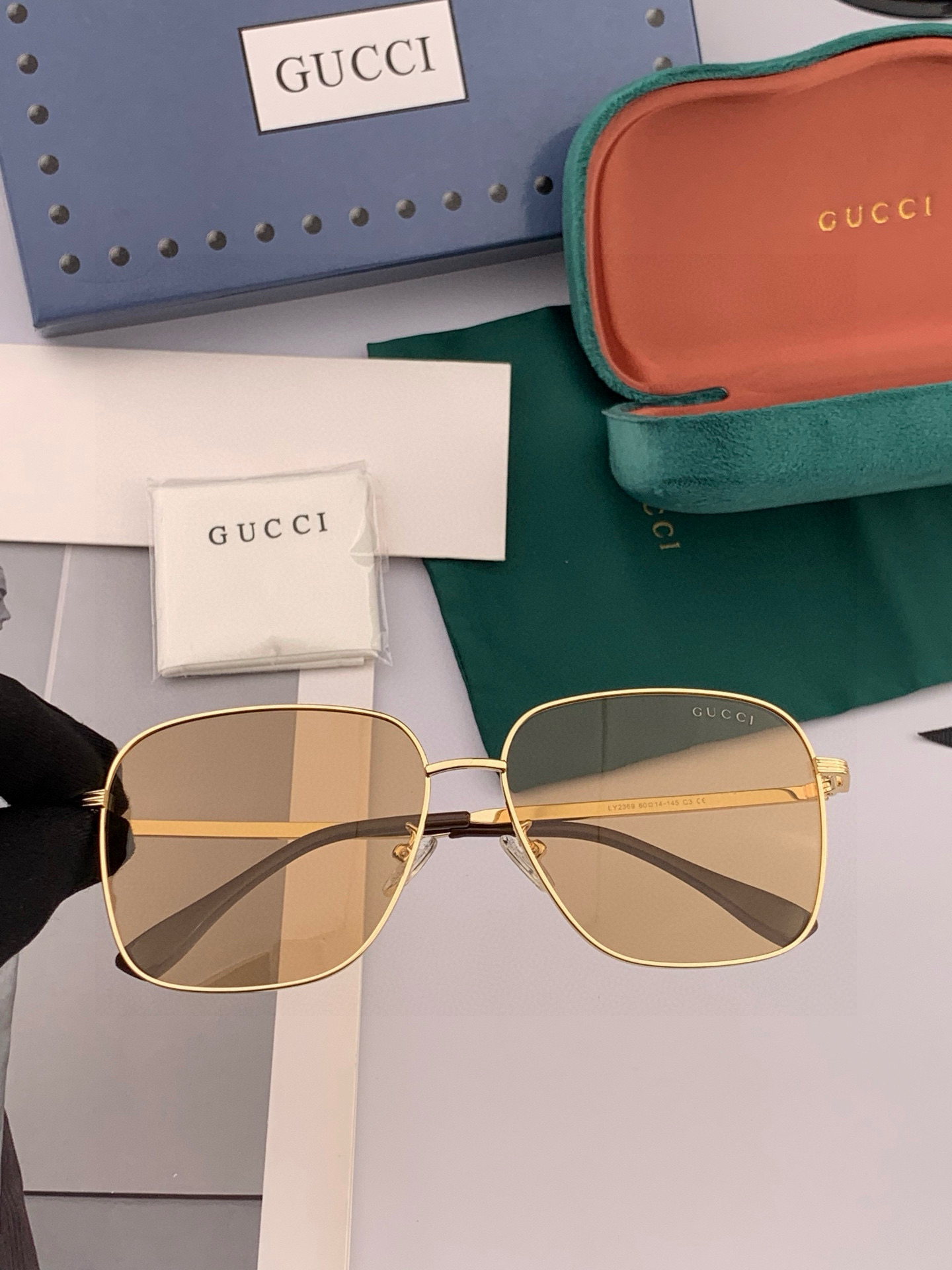   Gucci 。  高品质男女款墨镜   👍 进口宝丽来偏光镜片  。蛤蟆镜 开车钓鱼都可 。百搭显瘦