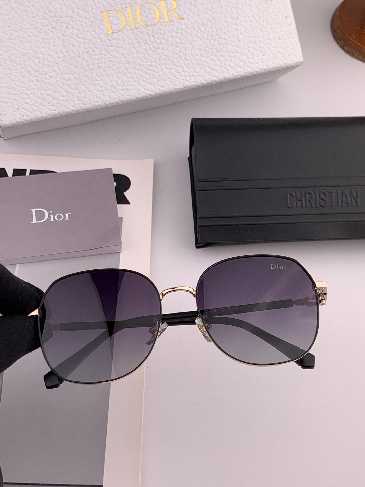   【DIOR】2025新款潮流爆款 时尚方框太阳镜 佩戴舒适 网红潮款墨镜  女士高清加厚偏光太阳镜🕶