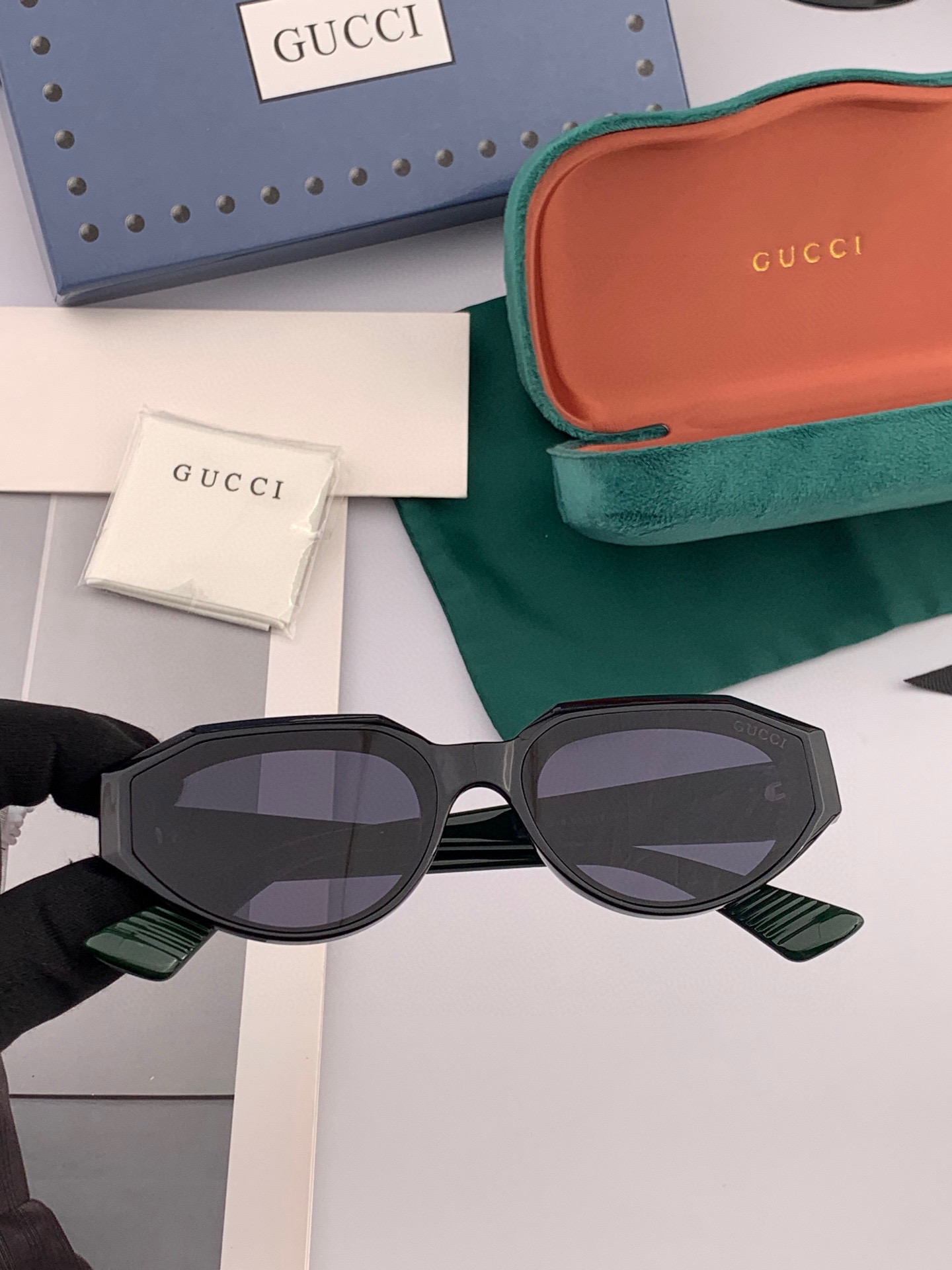  🔺 【GUCCI】2025开春新款 潮流爆款 时尚方框太阳镜 高品质 佩戴舒适 网红潮款墨镜 型号：G