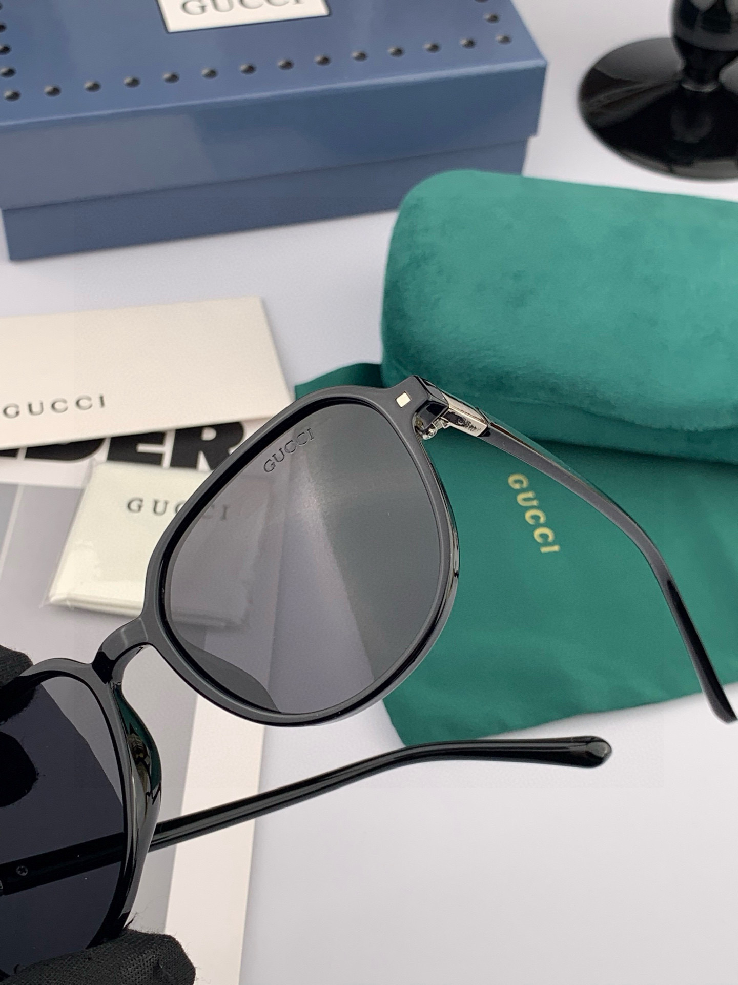   超好看 潮酷【GUCCI】古驰 新款款太阳镜以独特魅力和前卫风格诠释春夏最新眼镜，以方框设计，中梁连