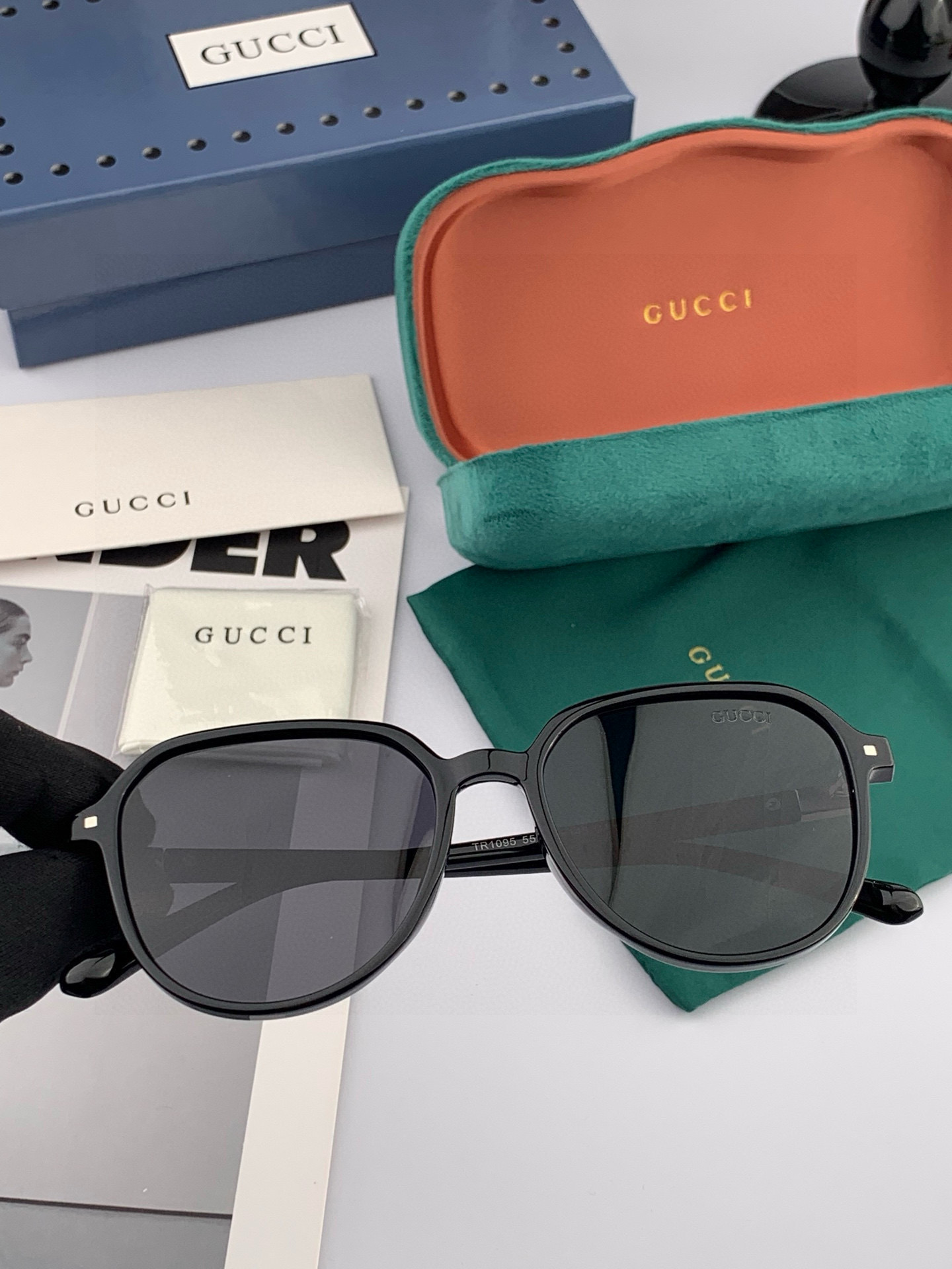   超好看 潮酷【GUCCI】古驰 新款款太阳镜以独特魅力和前卫风格诠释春夏最新眼镜，以方框设计，中梁连
