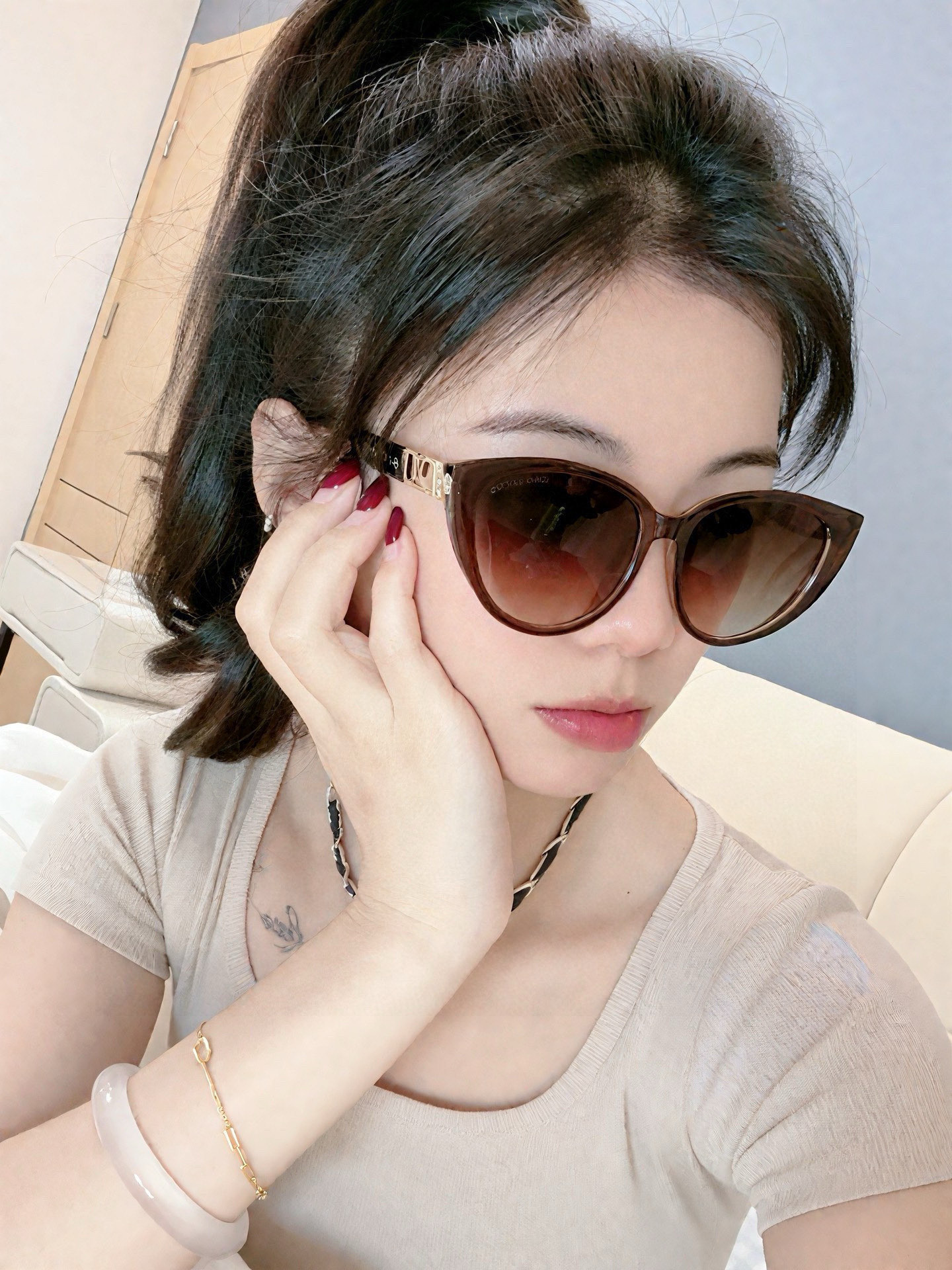   LV 2025新款女士方框太阳眼镜 开车墨镜 新款太阳镜  时尚大方 舒适轻盈 精致奢华 超轻 型号