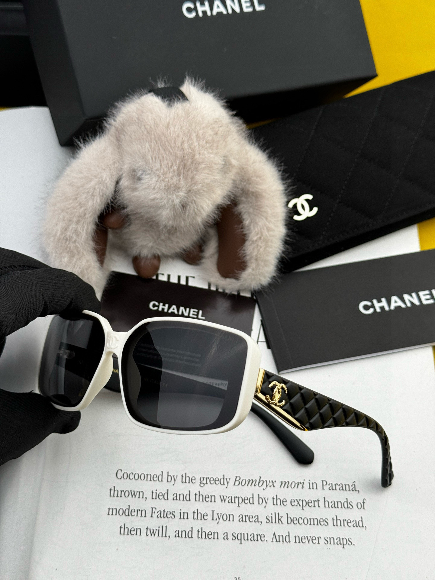    新品CHANEL 香奈儿太阳镜以独特魅力和前卫风格诠释春夏最新眼镜，质感超好佩带舒适 型号：CH3