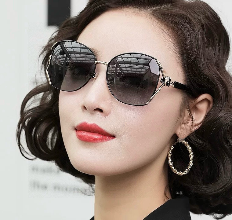 【CHANEL】香奈儿 2025新款山茶花潮流爆款 时尚圆框太阳镜 佩戴舒适 网红潮款墨镜  ♥️♥️型