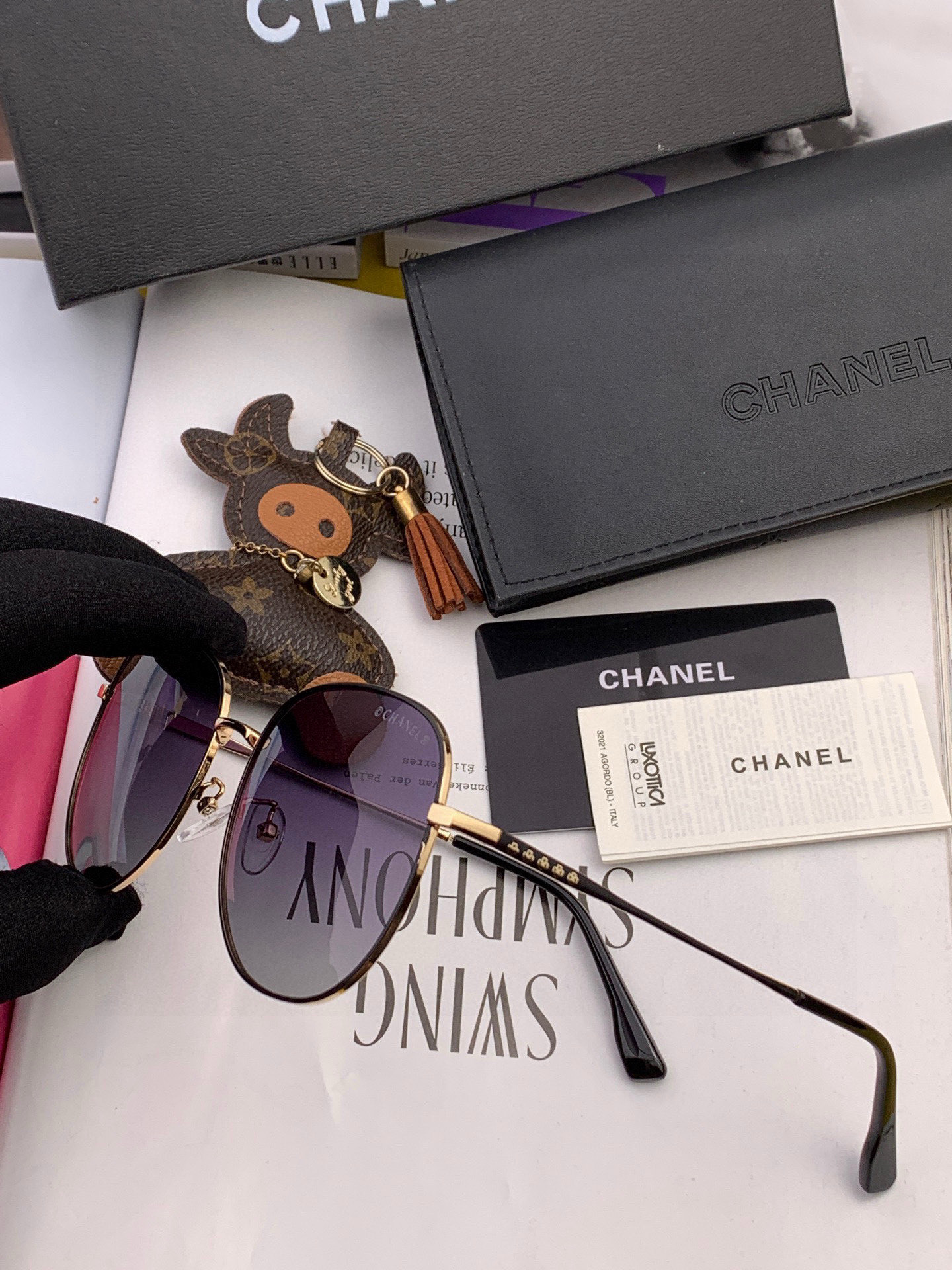 【CHANEL】香奈儿 潮流爆款 时尚大框太阳镜 佩戴舒适 网红潮款墨镜  ♥️♥️型号：CH9819