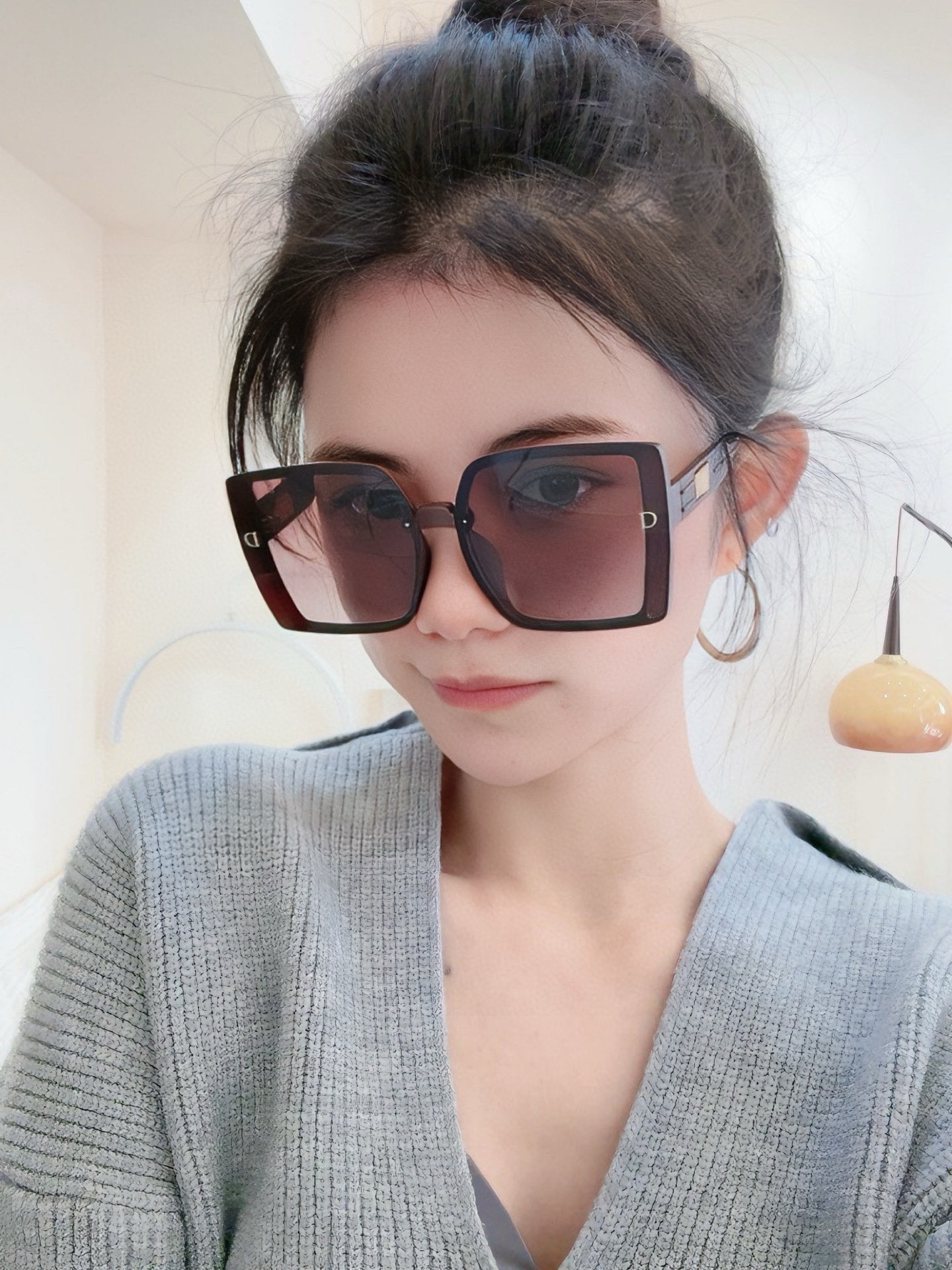 【DIOR-迪奥】开春新款 潮流爆款 时尚方框偏光太阳镜 高品质 佩戴舒适 网红潮款墨镜 型号 CD09