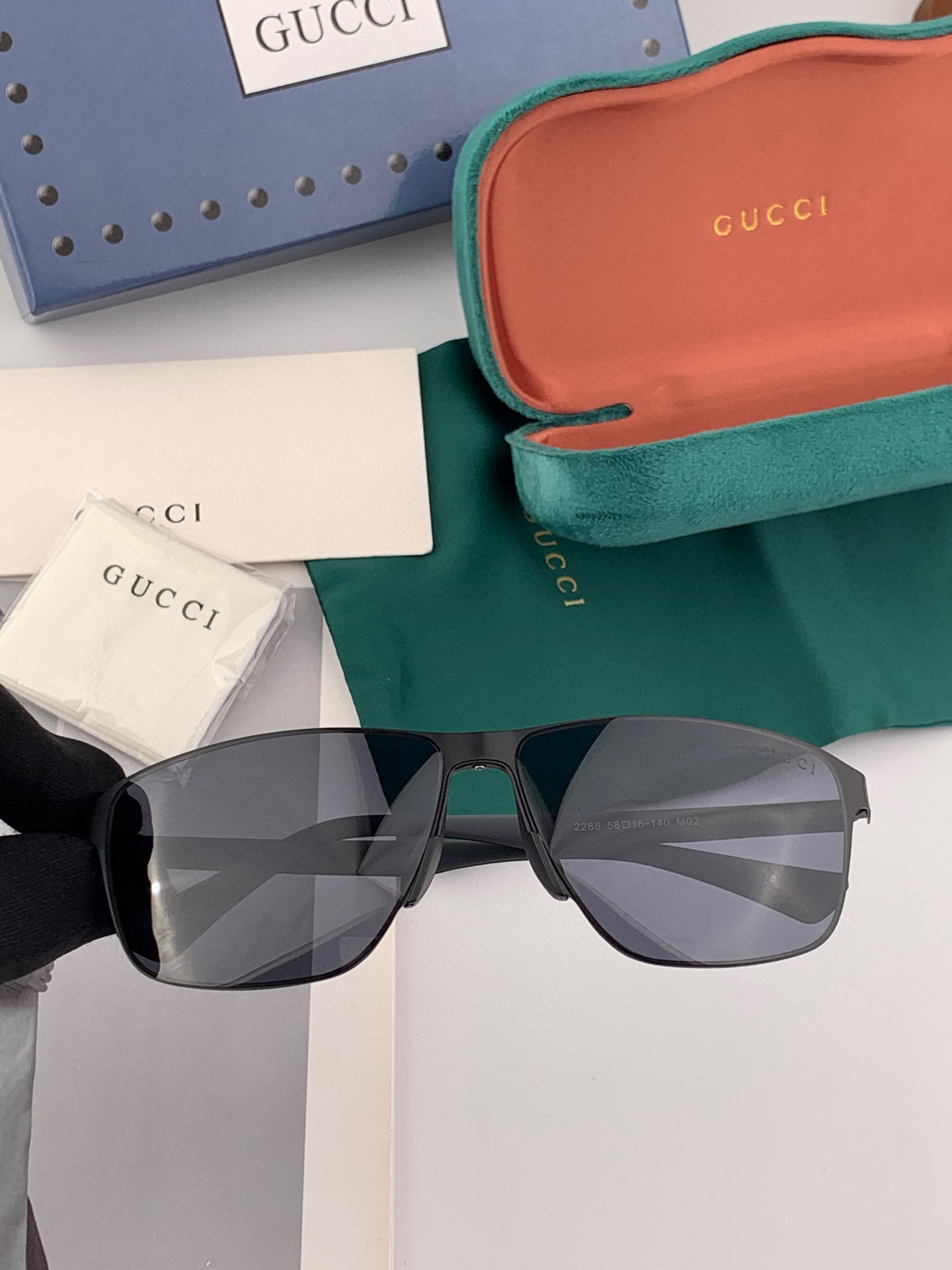 ♦️GUCCI 2025新款男女情侣款太阳镜多边形墨镜iP电镀永不褪色 超轻超有弹性整幅眼镜无螺丝重要的