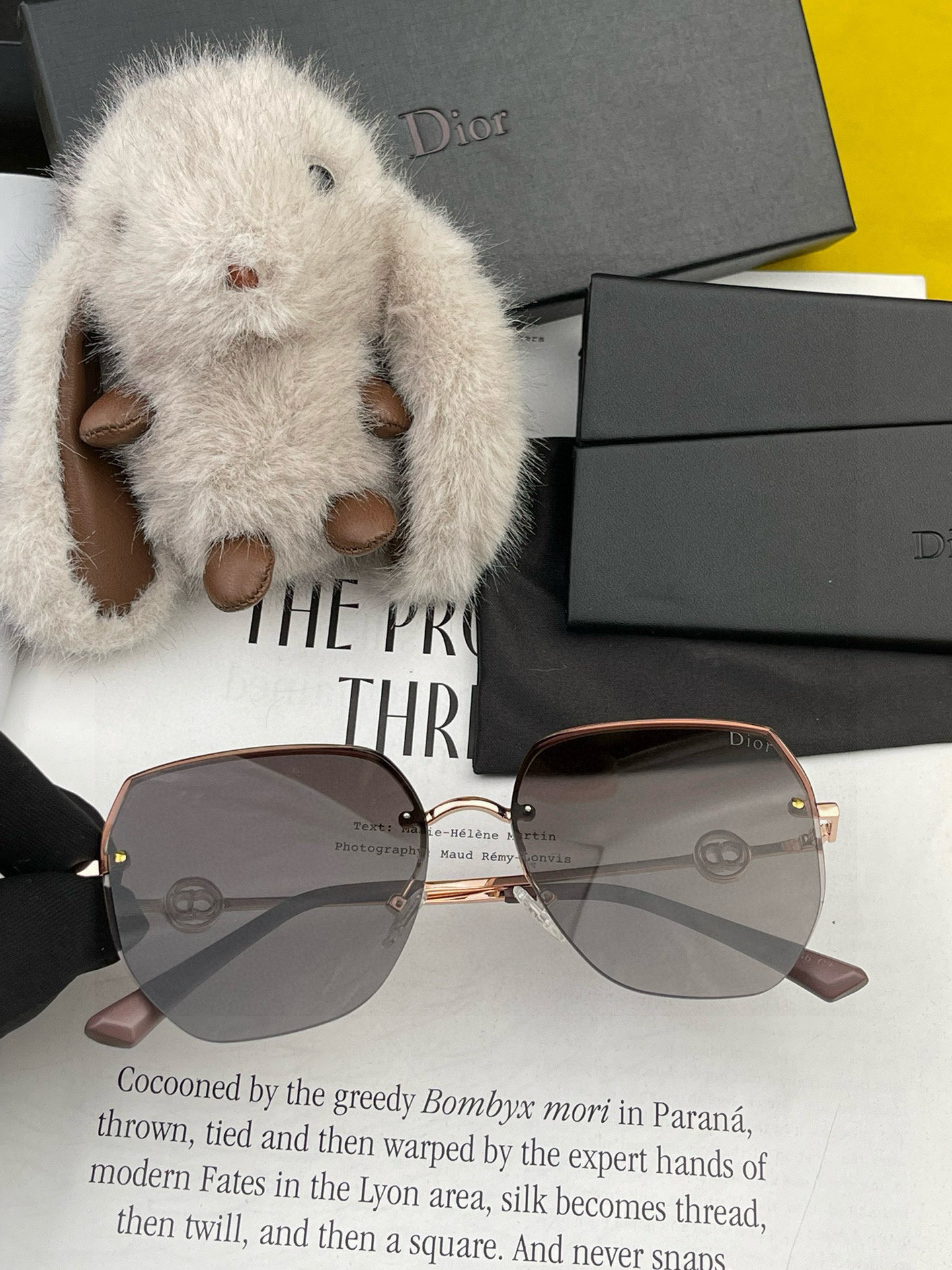   DIOR🌋☔️时尚无框太阳镜镜片 顶级奢侈品强 高品质胜利亲亲🍦🍨 得意 气质非凡😄 🍫🍪女士开车墨