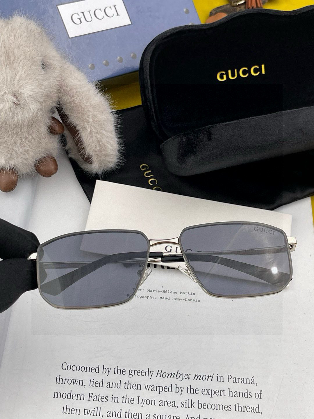        GUCCI 男款炫彩飞行员偏光太阳镜 ❤️材质：高清尼龙加厚卡槽高清偏光镜片 🌹无边框镜