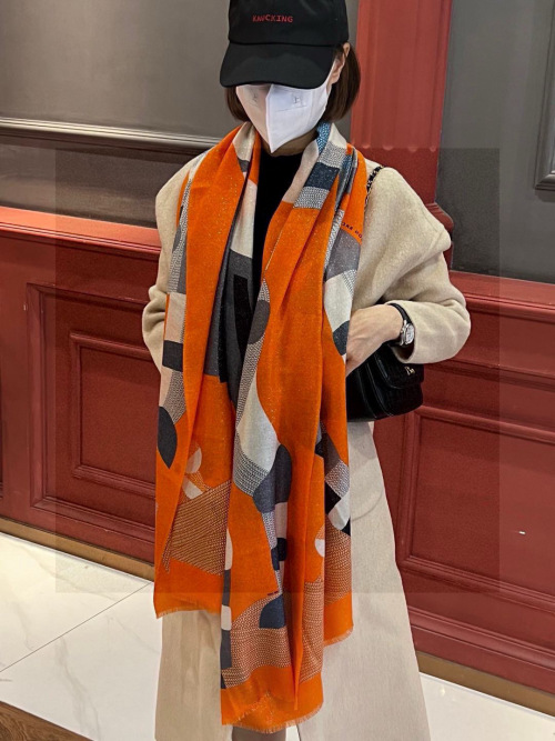 Elegant Orange Hermes-Inspired Scarf with Geometric Horse Design - 110*200cm