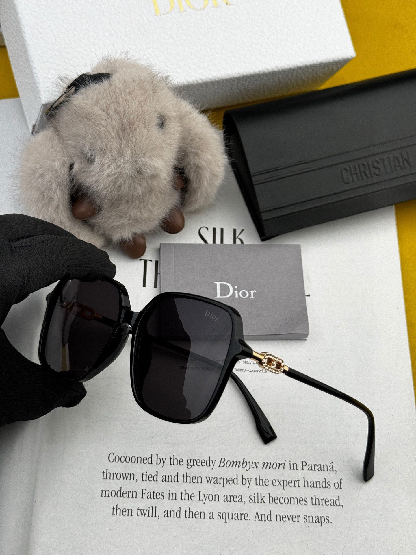   🔺 【DIOR】2025开春新款 潮流爆款 时尚圆框偏光太阳镜 高品质 佩戴舒适 网红潮款墨镜 女士
