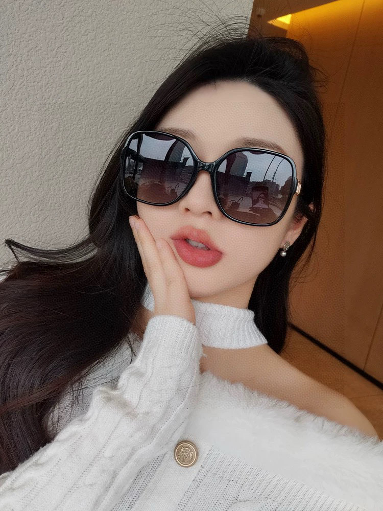 “Dior’s Luminous Sunglasses: Top Luxury Brand, Best-Seller for Stars” - 图片 2