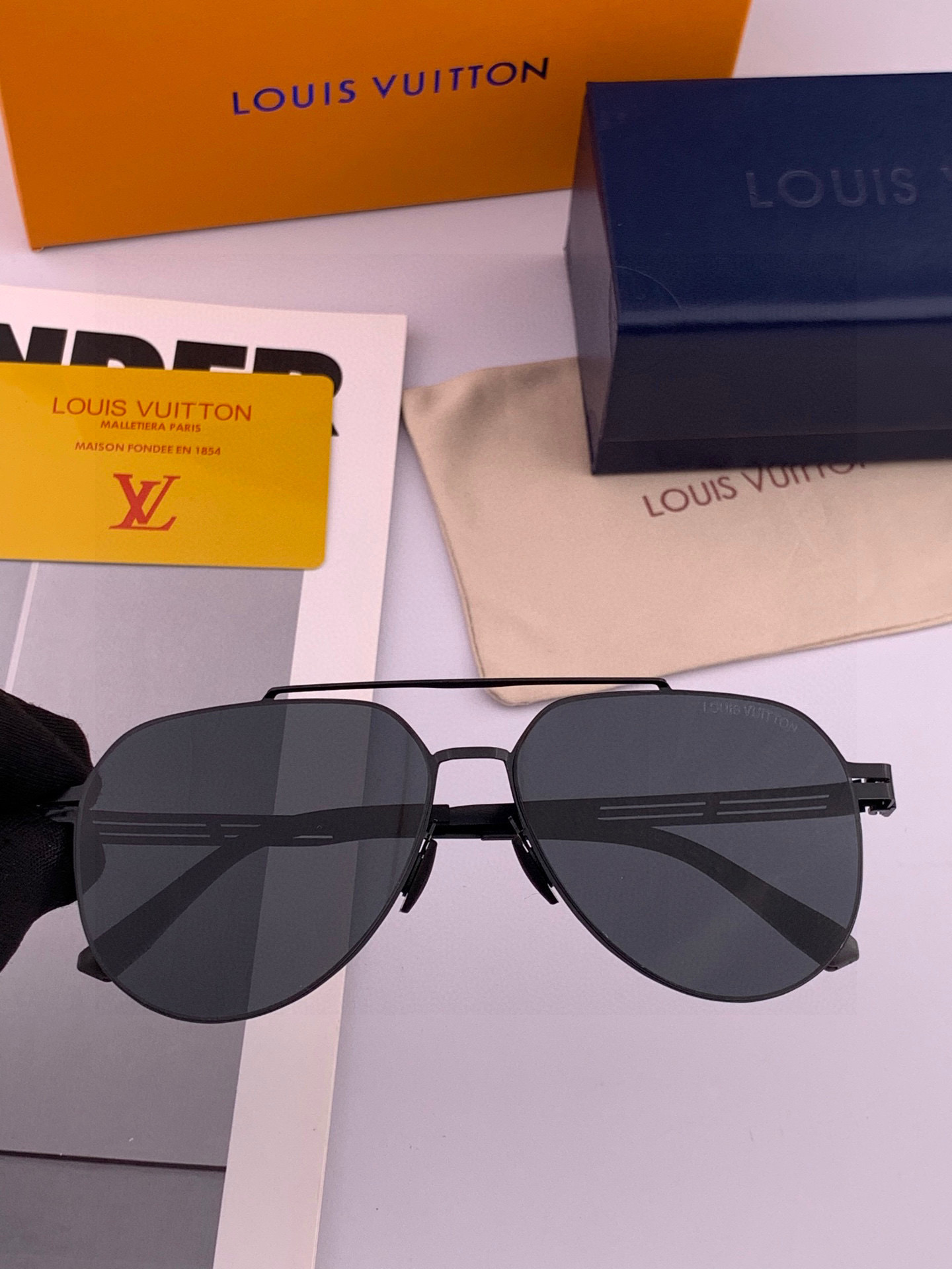 “High-quality P300 Polygonal Sunglasses: Durable, Lightweight, Stylish, and Fade-Resistant” - 图片 3