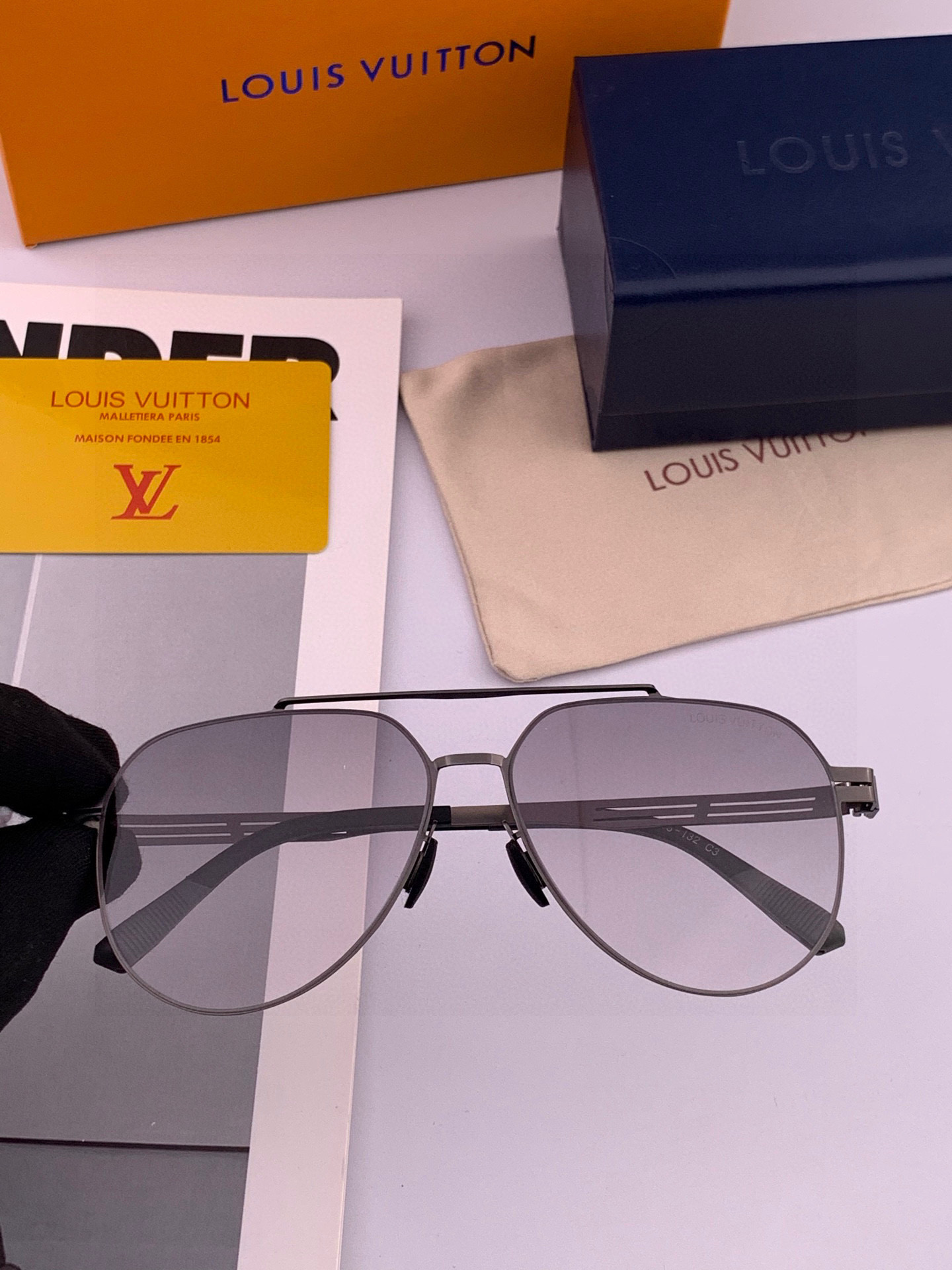 “High-quality P300 Polygonal Sunglasses: Durable, Lightweight, Stylish, and Fade-Resistant” - 图片 4