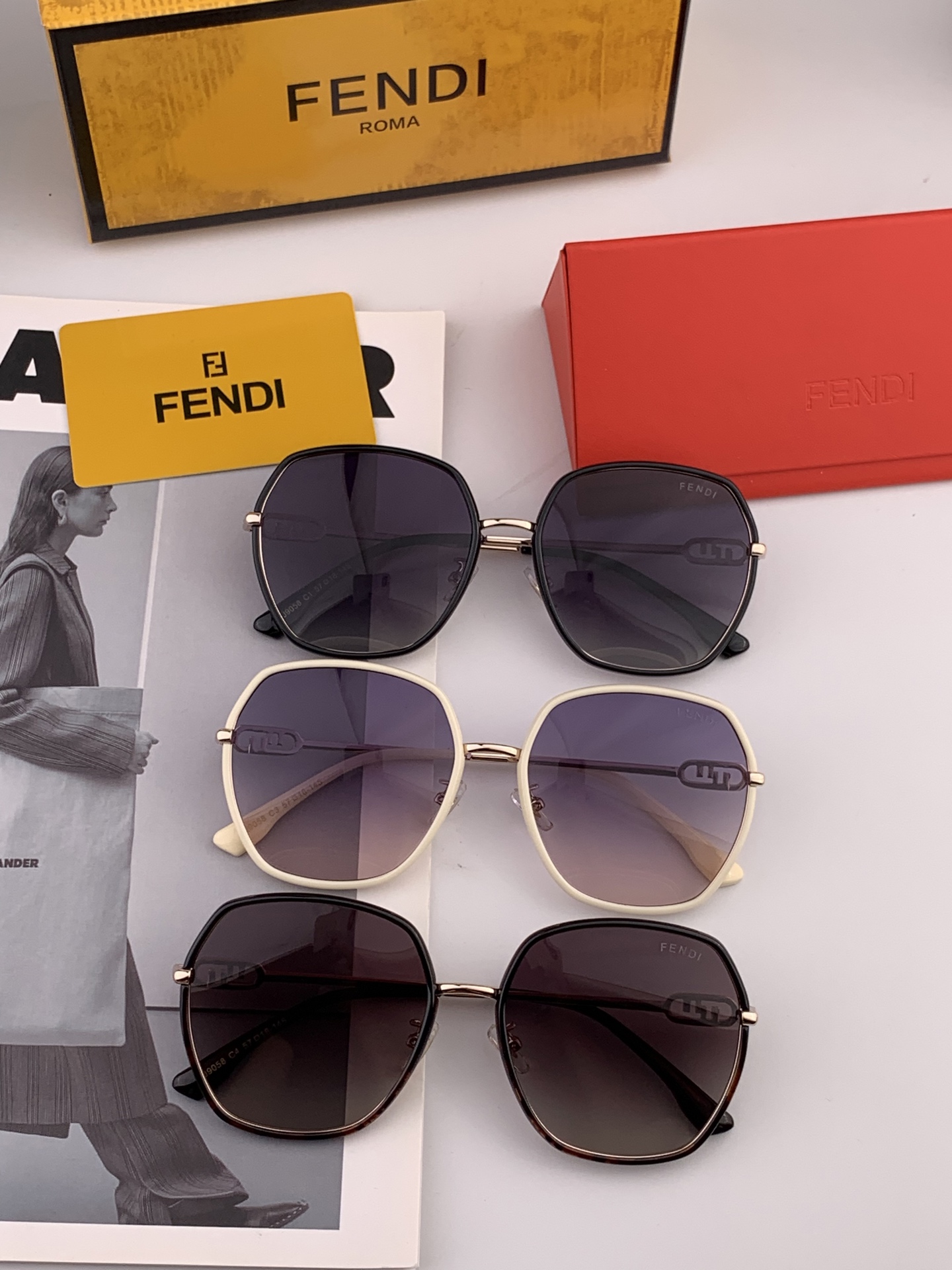 🔺 【芬迪】2025开春新款 潮流爆款 时尚方框偏光太阳镜 高品质 佩戴舒适 网红潮款墨镜 女士高清偏光