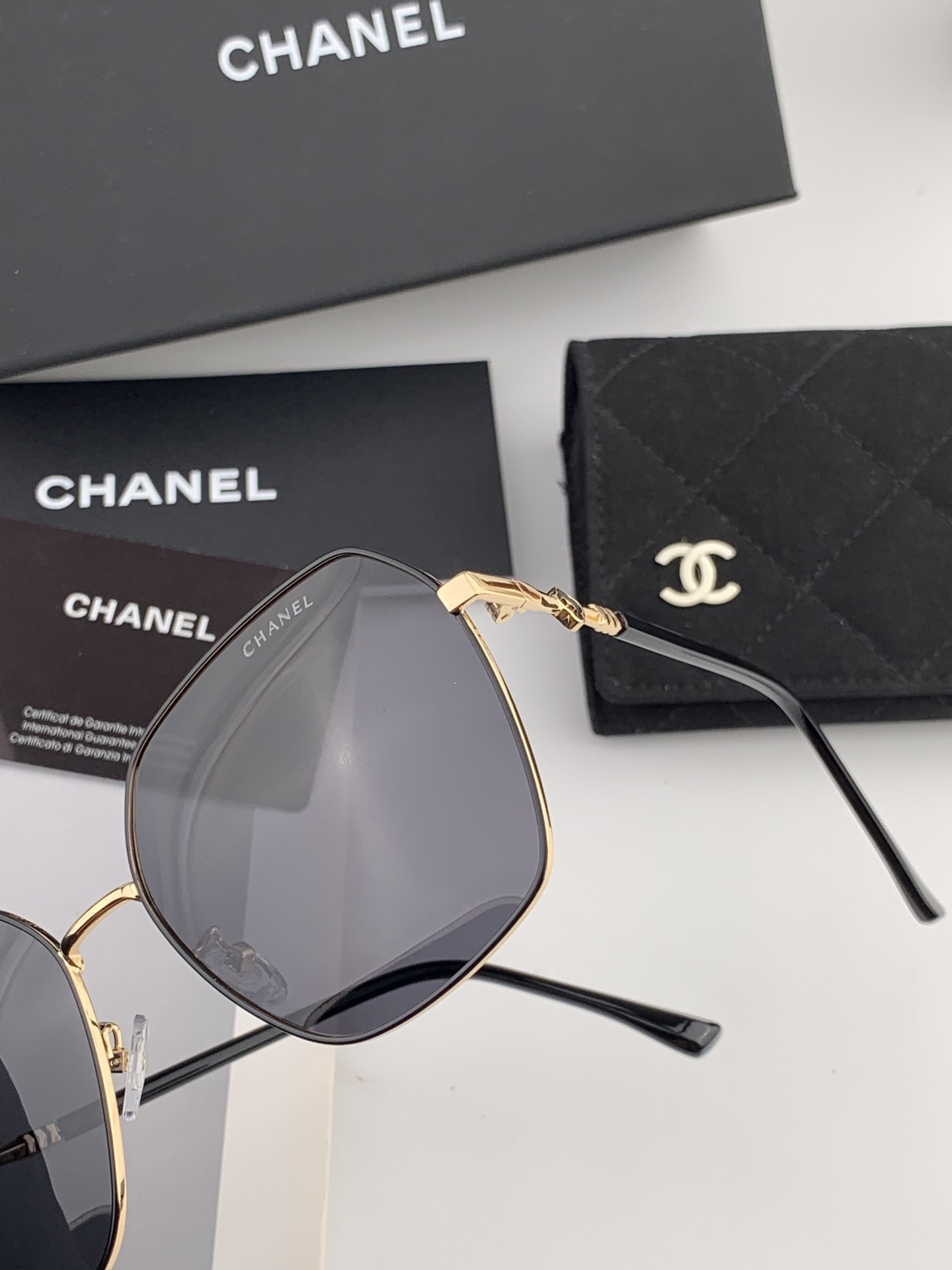    🔺 香奈儿 🔻2025官方新款 众多明星同款色‼️‼️新款大框偏光墨镜 🌈🌈宝丽来超清加厚太阳镜🔝
