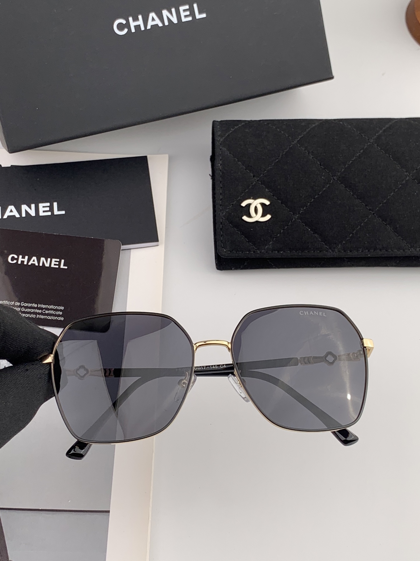    🔺 香奈儿 🔻2025官方新款 众多明星同款色‼️‼️新款大框偏光墨镜 🌈🌈宝丽来超清加厚太阳镜🔝