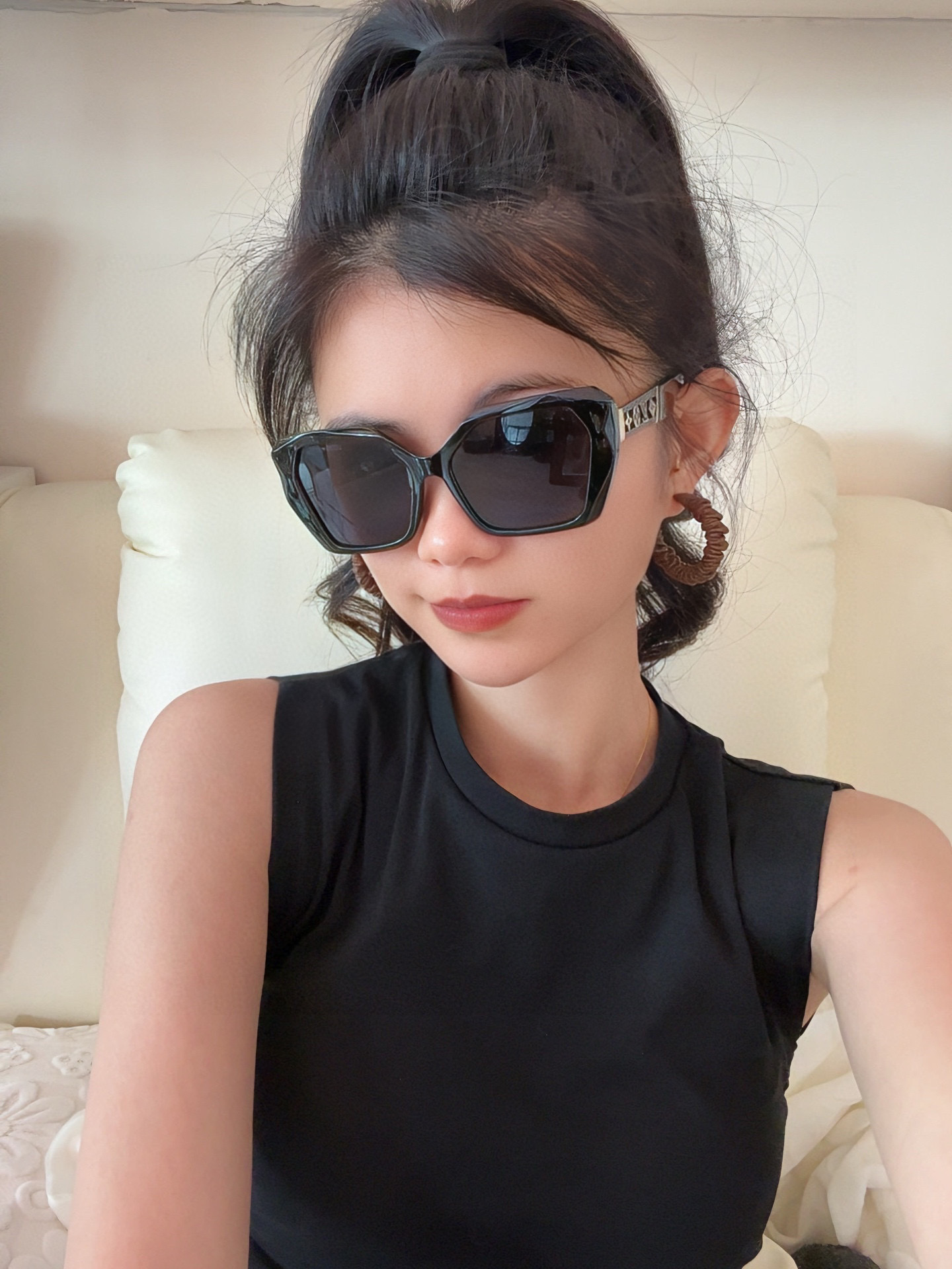 NO:366621,LV New spring 2025 trendy fashion styles fashion square frame sunglasses high quality comfortable to wear Internet celebrity trendy sunglasses Model L5230 glasses sunglasses sunglasses, glasses, louis vuitton19860909LV 2025年开春新款 潮流爆款 时尚方框太阳镜 高品质 佩戴舒适 网红潮款墨镜 型号L5230眼镜墨镜太阳镜,眼镜,louis vuitton,glasses