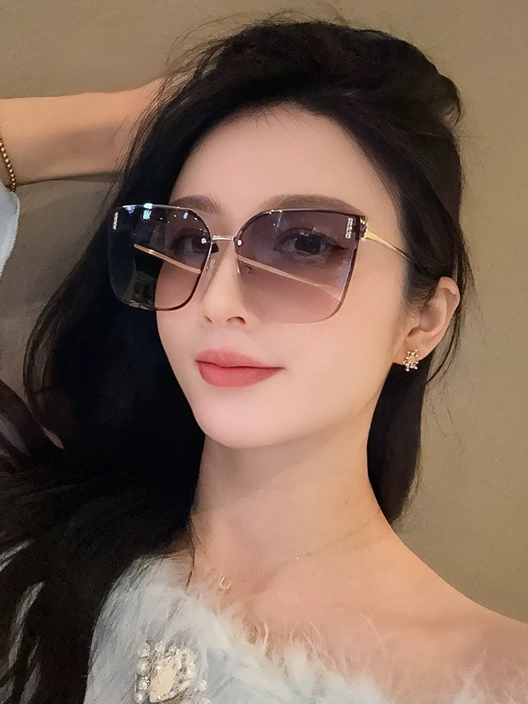 NO:366689,GUCCI 2025 Spring New Model, the latest frameless sunglasses, Internet celebrities from all walks of life bring full aura, playful and sweet, with better effect on the face. Super good metal texture. Model G25812 Glasses Sunglasses Sunglasses, Glasses, gucci19860909GUCCI 2025开春新款 最新款无框太阳镜 各路网红纷纷带起气场满分 俏皮甜美.上脸效果更佳.金属质感超好 型号G25812眼镜墨镜太阳镜,眼镜,gucci,glasses