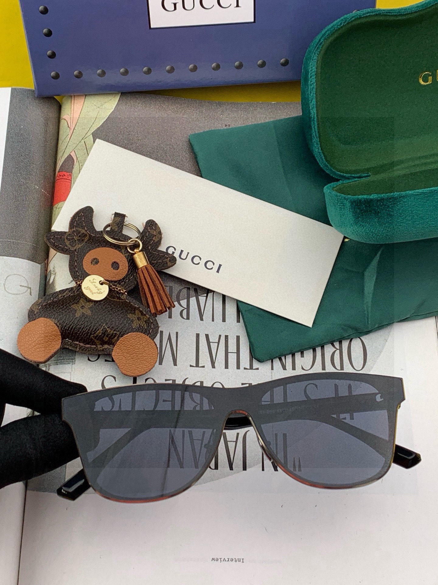 连体镜GUCCI2025开春新款一体镜 大框太阳镜男女同款 😎 
爆款大框尼龙太阳镜 超逼格超酷 
镜