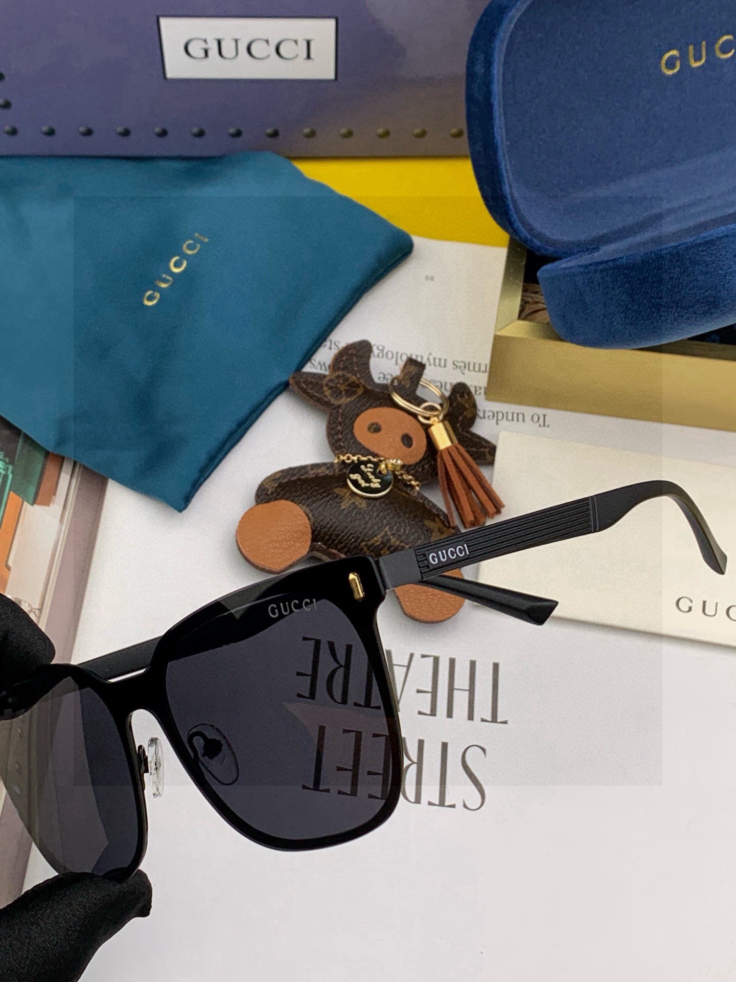    Gucci古奇 新款连体驶驾镜墨镜出行必众备多明星同款 太阳镜 男女太士阳镜飞行  型号：G075