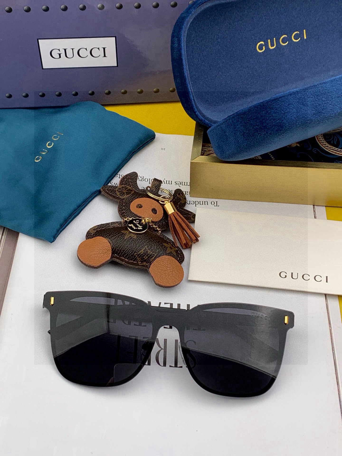    Gucci古奇 新款连体驶驾镜墨镜出行必众备多明星同款 太阳镜 男女太士阳镜飞行  型号：G075