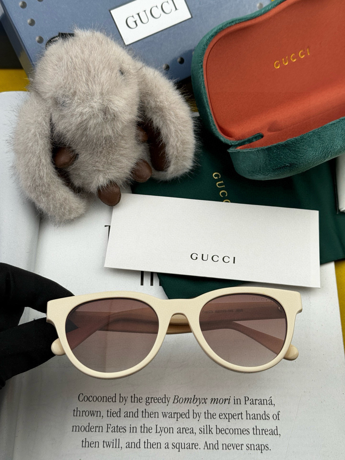   GUCCI2025开春新款一体镜 大框太阳镜男女同款 😎 
爆款小框尼龙太阳镜 超逼格超酷 
镜腿品