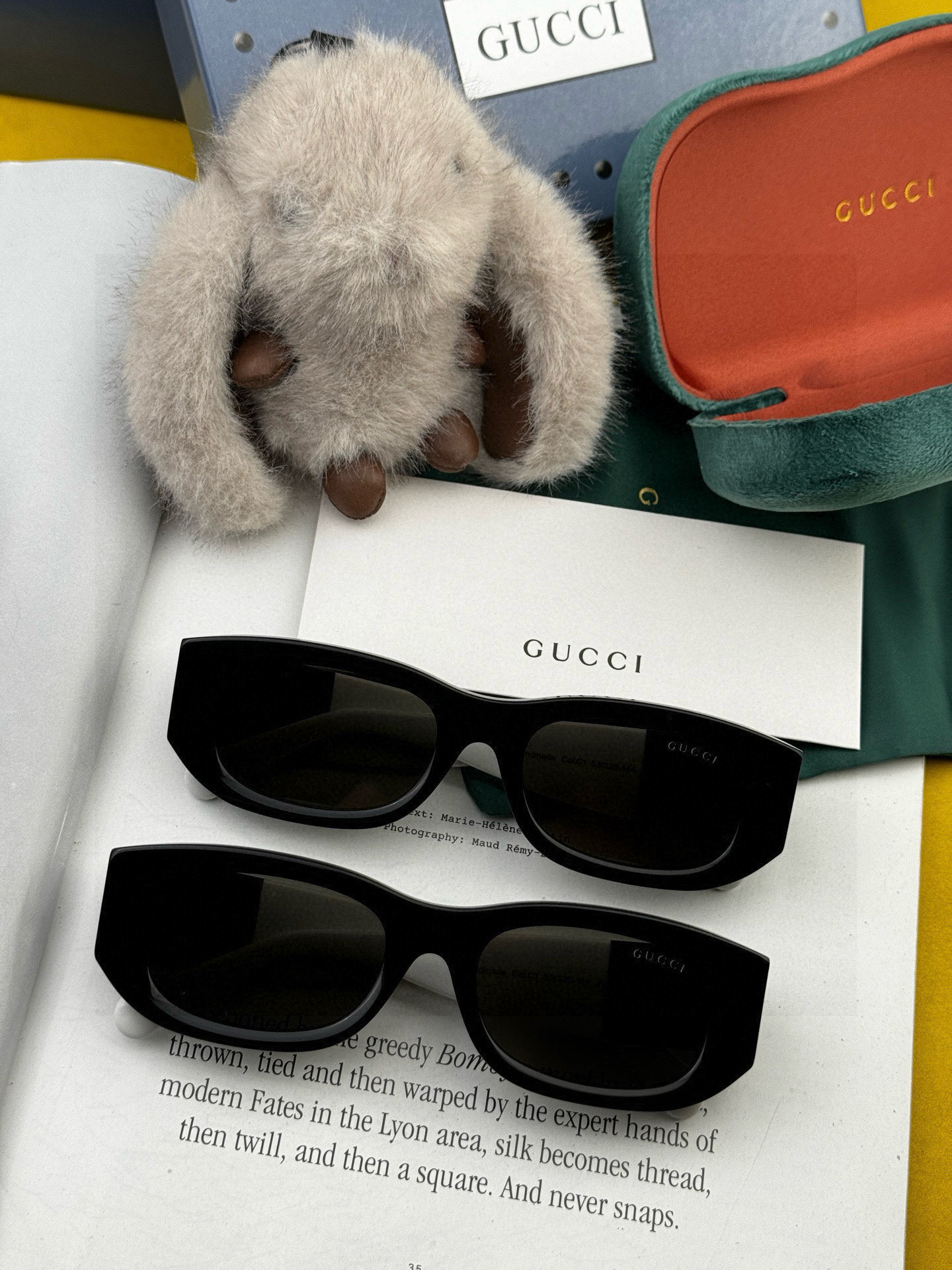   GUCCI2025开春新款一体镜 大框太阳镜男女同款 😎 
爆款小框尼龙太阳镜 超逼格超酷 
镜腿品