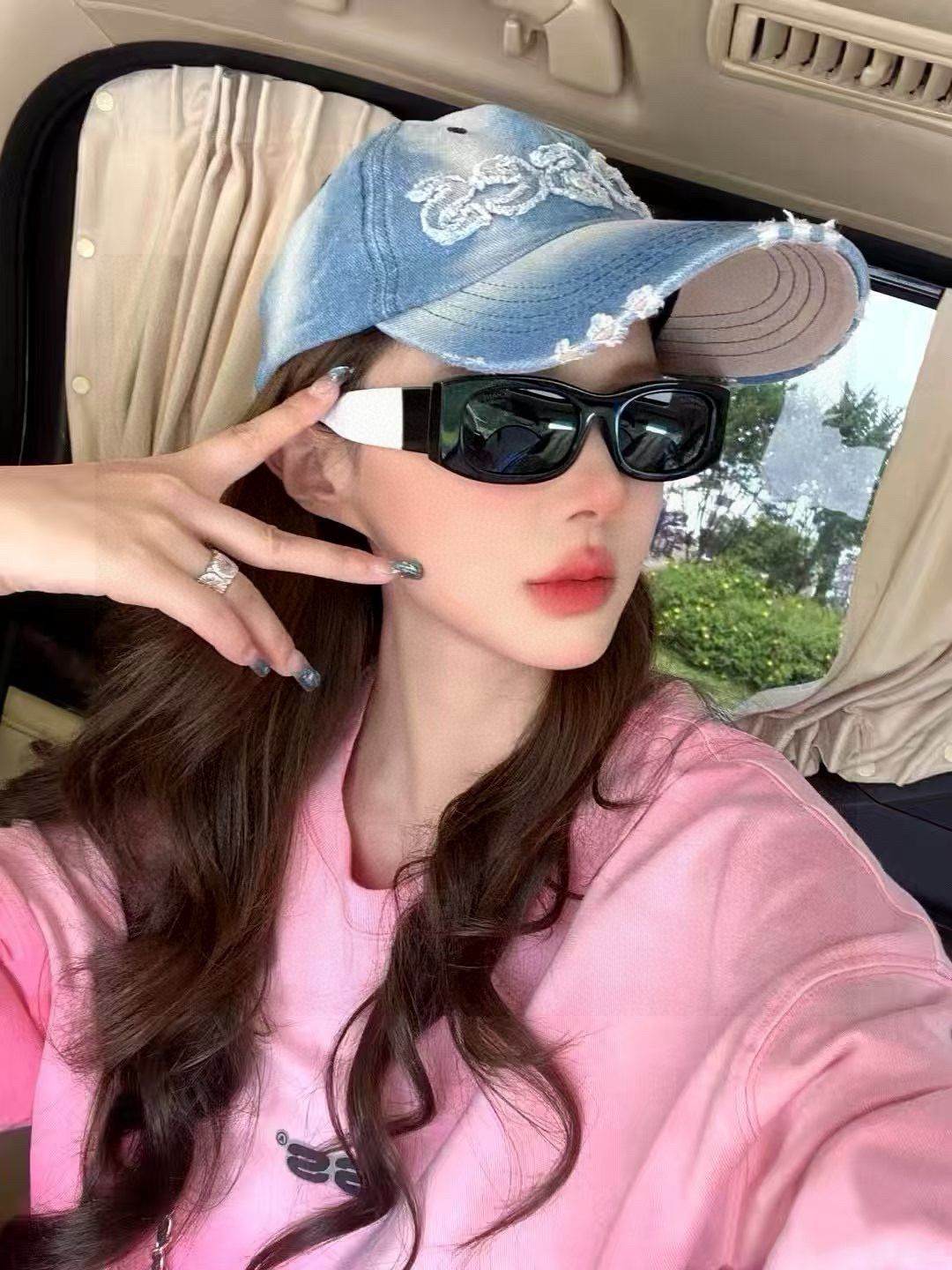   GUCCI2025开春新款一体镜 大框太阳镜男女同款 😎 
爆款小框尼龙太阳镜 超逼格超酷 
镜腿品