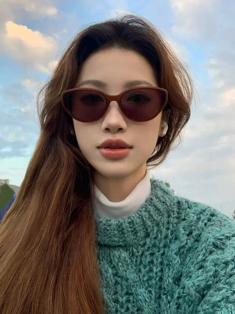  🔺巴黎世家🔻小框太阳镜 完美品质 🎓独特设计  适合各种脸型 亮相时装周 超时尚百搭 实物精致  情侣