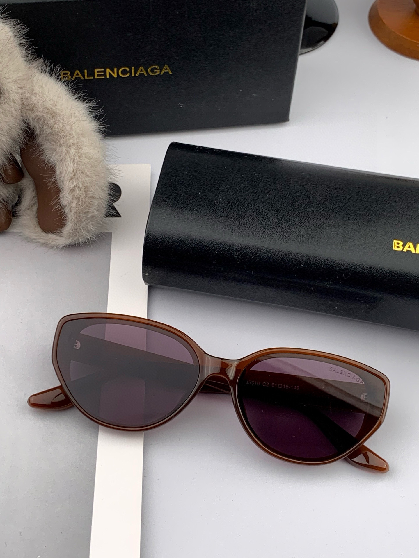  🔺巴黎世家🔻小框太阳镜 完美品质 🎓独特设计  适合各种脸型 亮相时装周 超时尚百搭 实物精致  情侣