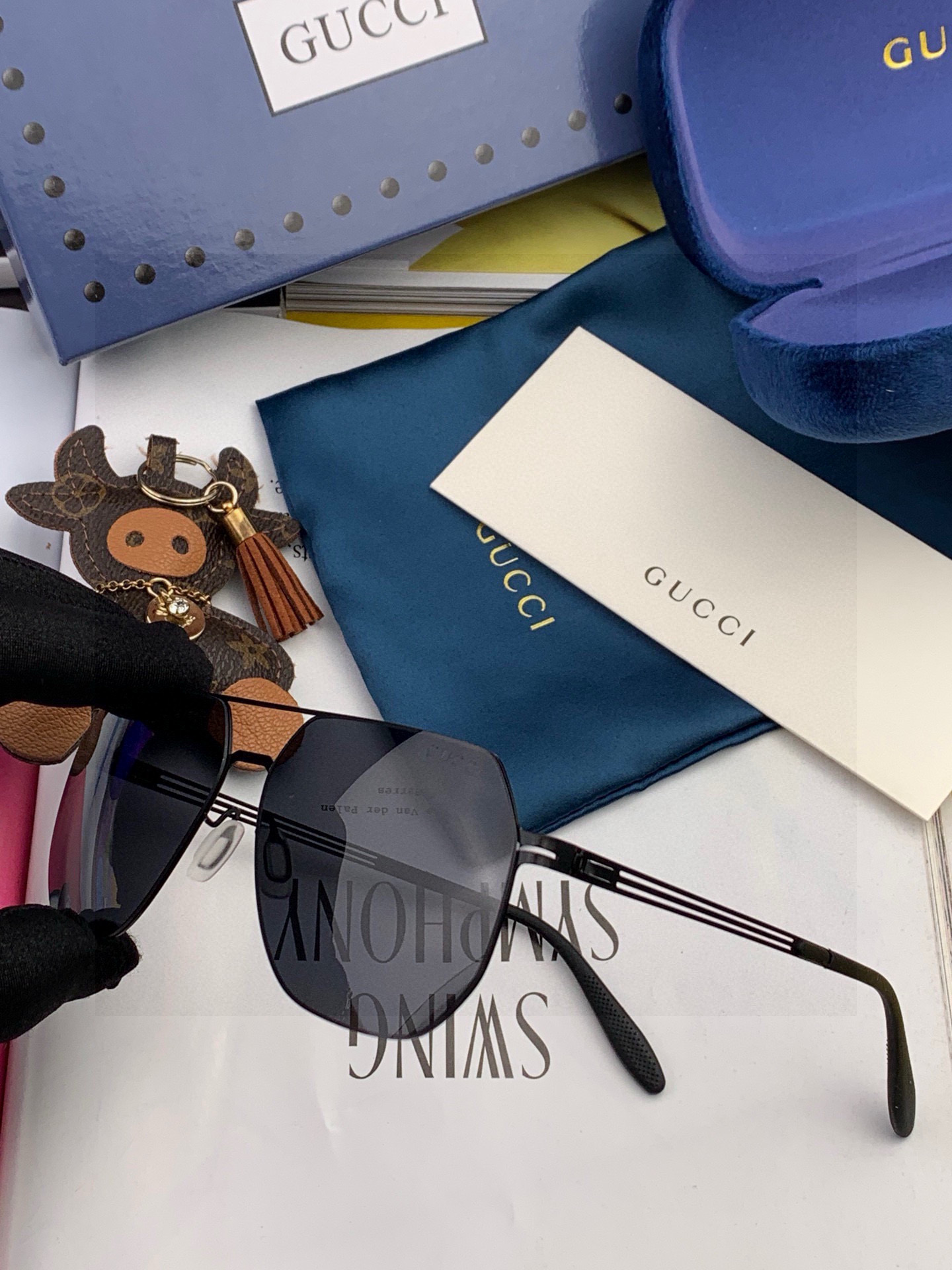 ♦️ GUCCI 2025新款男女情侣款太阳镜多边形墨镜iP电镀永不褪色 超轻超有弹性整幅眼镜无螺丝重要